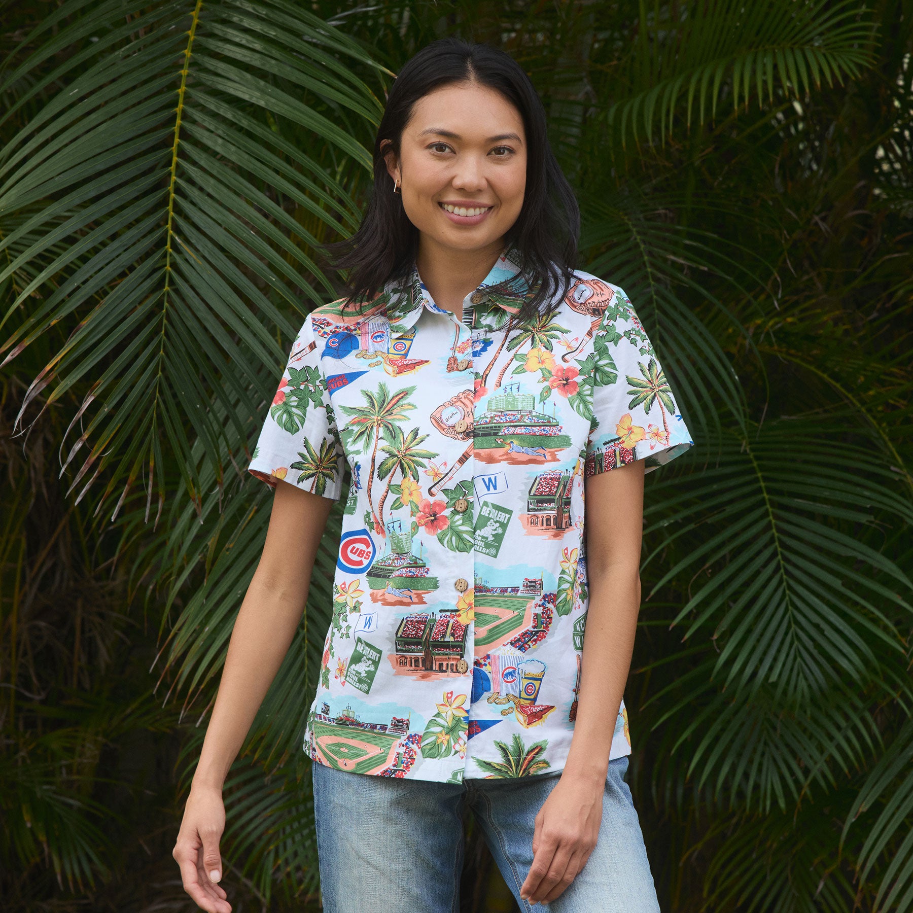 Reyn Spooner WOMEN'S CHICAGO CUBS SCENIC BUTTON FRONT in SCENIC