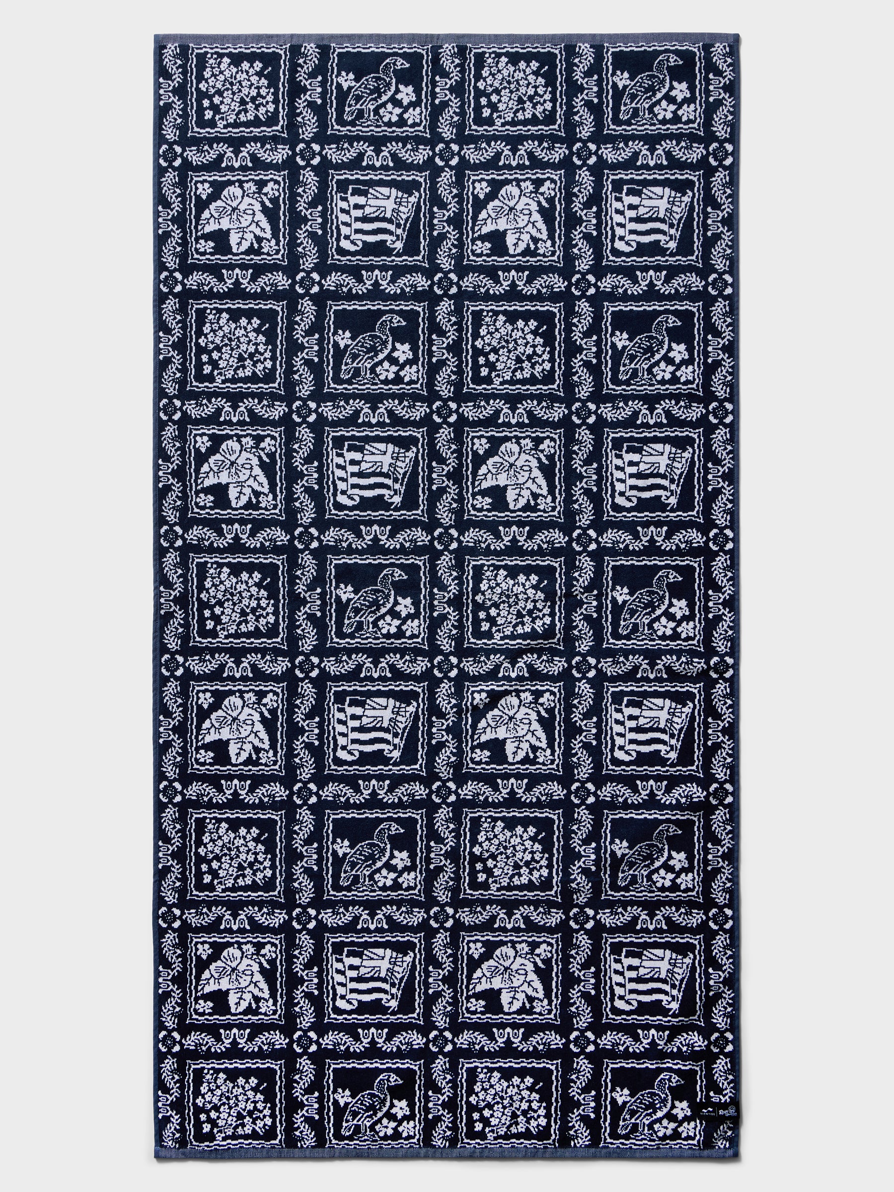 Reyn Spooner SLOWTIDE LAHAINA SAILOR PREMIUM WOVEN TOWEL in NAVY
