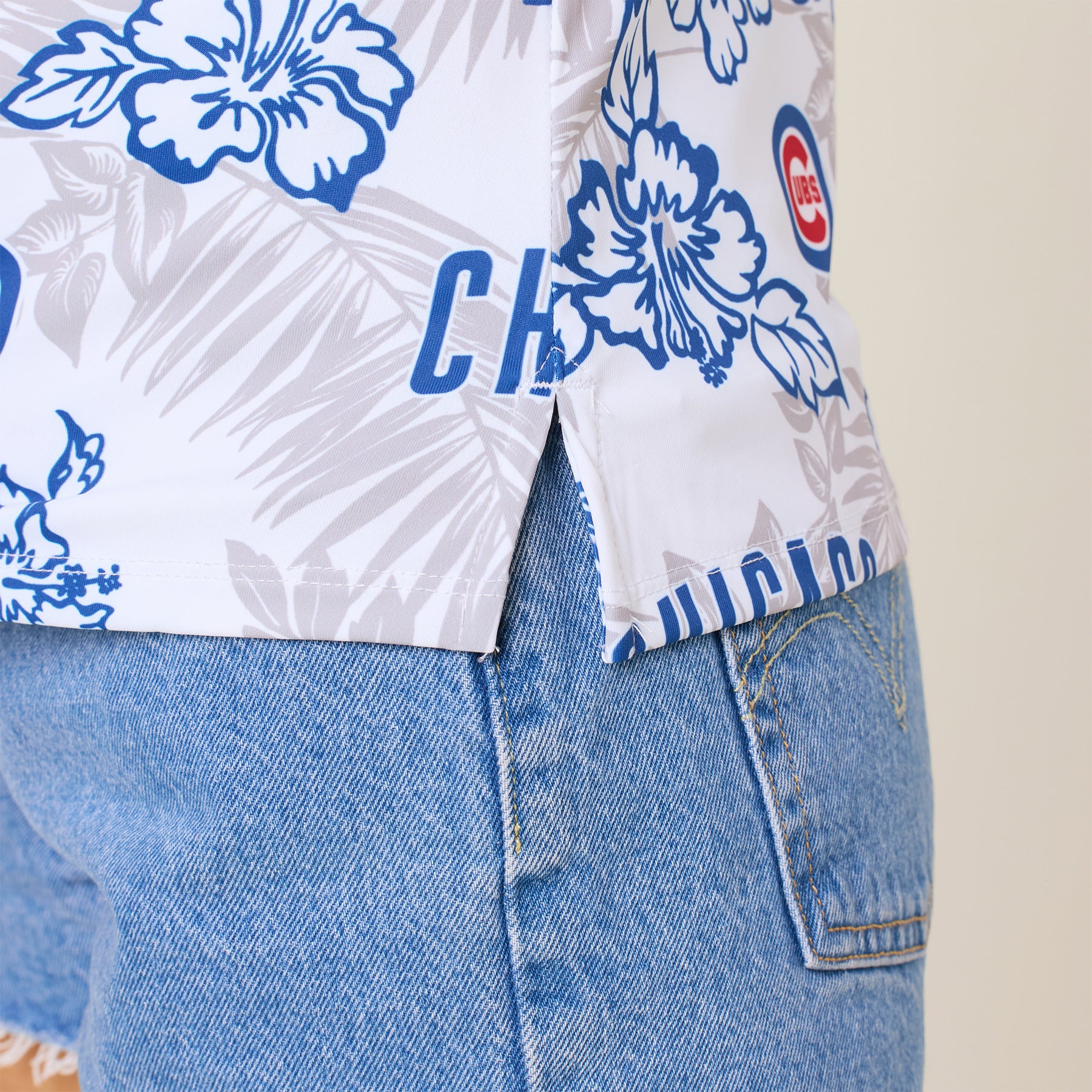 Reyn Spooner WOMEN'S CHICAGO CUBS PUA PERFORMANCE POLO in WHITE