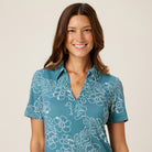 Reyn Spooner HIBISCUS MONSTERA LIZZY PERFORMANCE DRESS in HYDRO