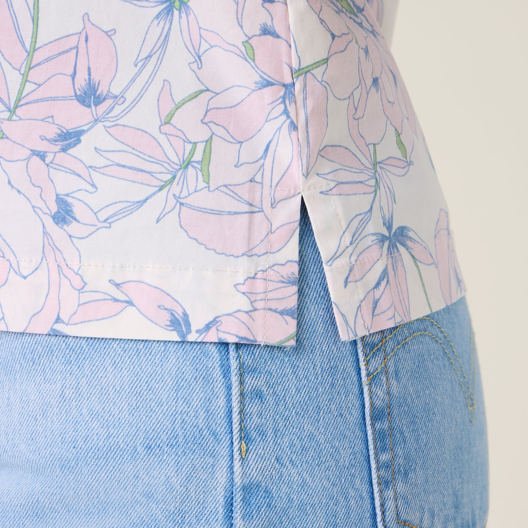 Reyn Spooner HO'OMALUHIA GARDEN FINLEY TOP in OFF WHITE