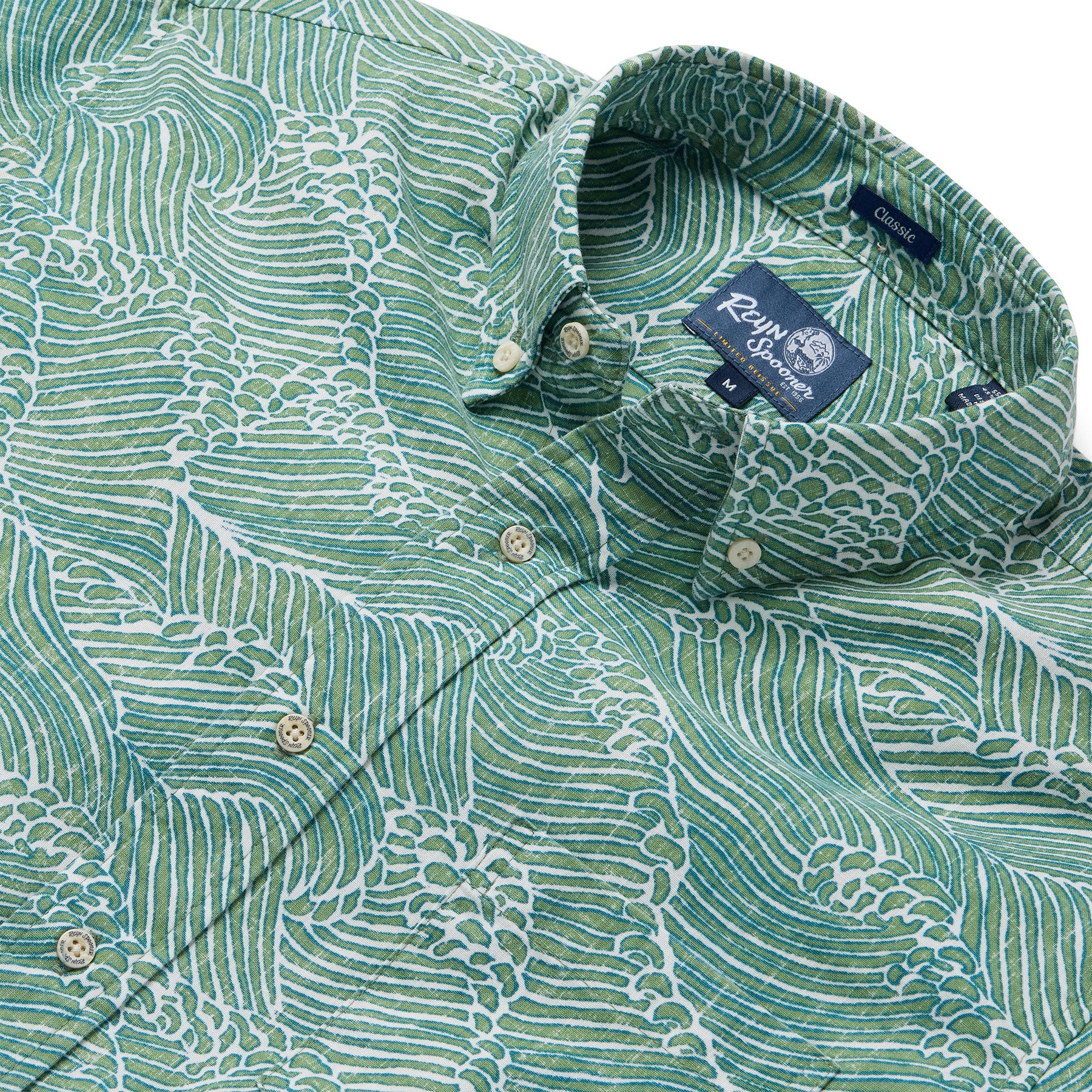 Reyn Spooner MOLOKAI CHANNEL BUTTON FRONT in GREEN
