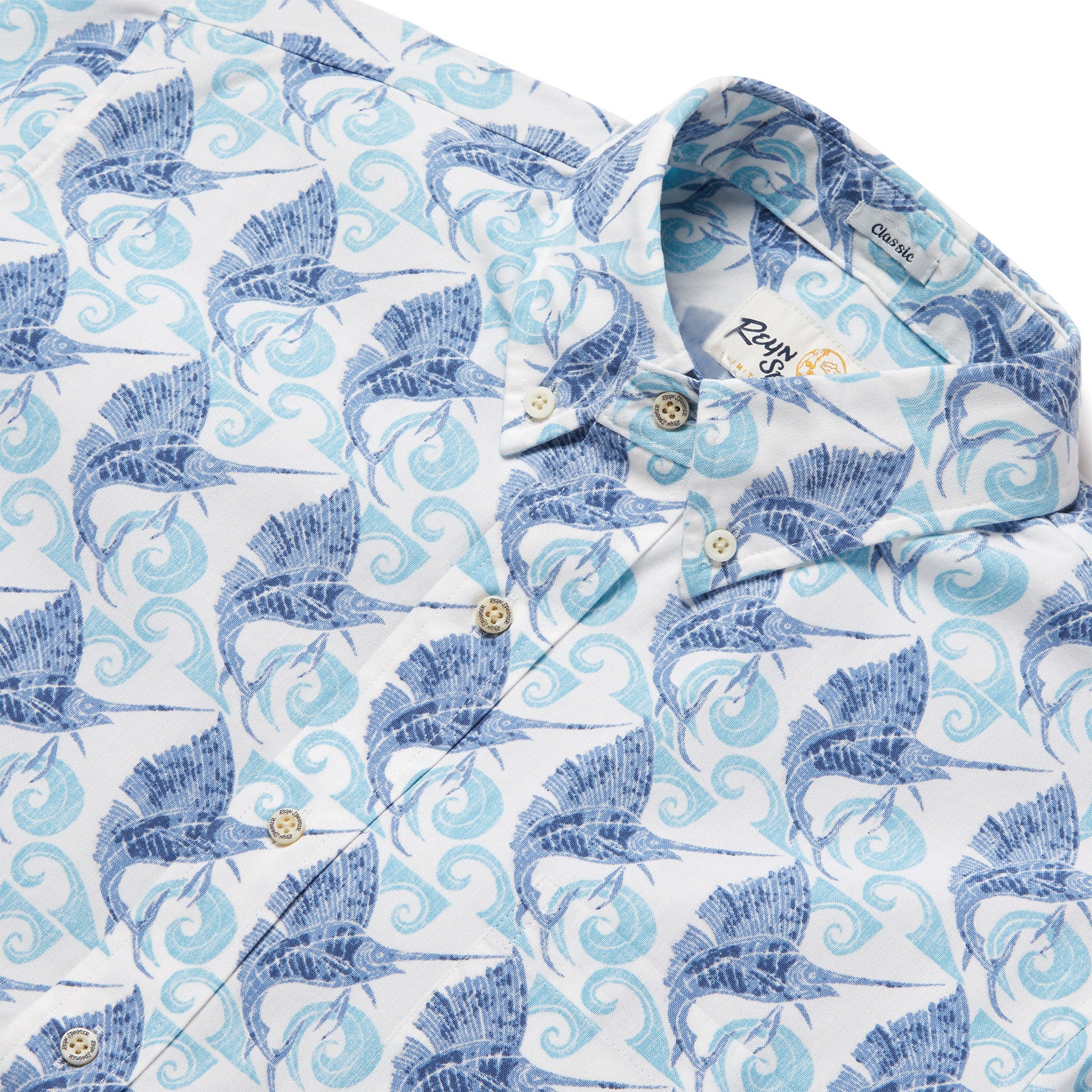 Reyn Spooner SPEEDY SWORDS BUTTON FRONT in WHITE