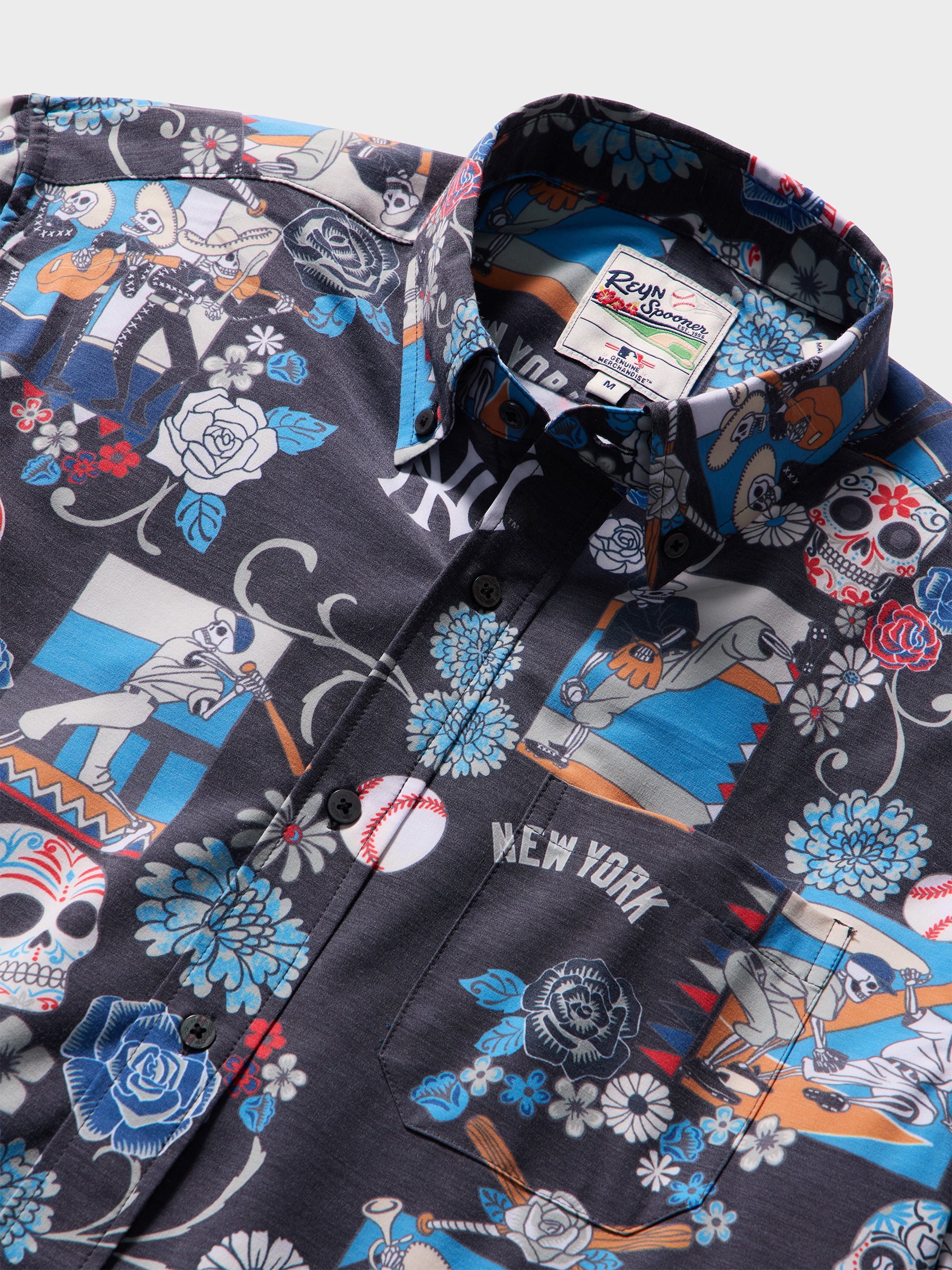 Reyn Spooner MLB® NEW YORK YANKEES DÍA DE LOS MUERTOS PERFORMANCE ALOHA SHIRT in BLACK