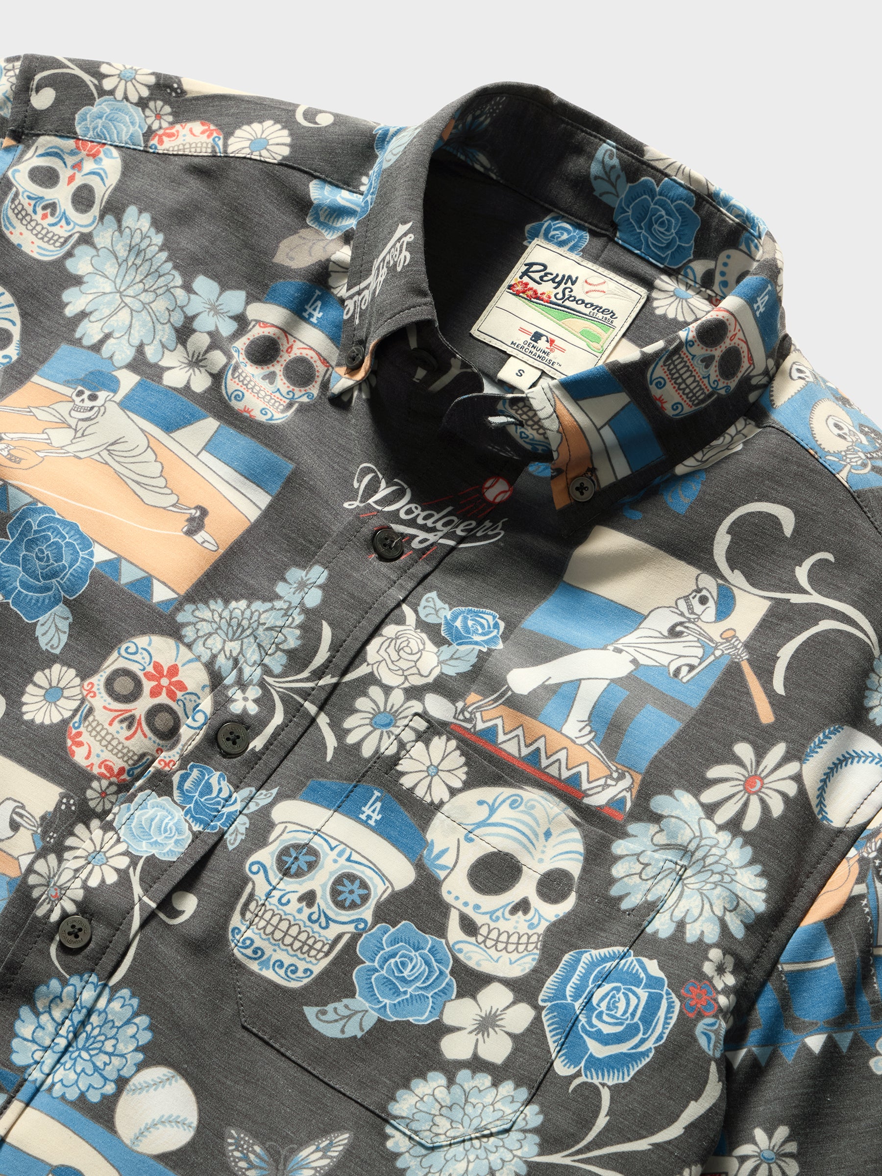 Reyn Spooner MLB® LOS ANGELES DODGERS DÍA DE LOS MUERTOS PERFORMANCE ALOHA SHIRT in BLACK