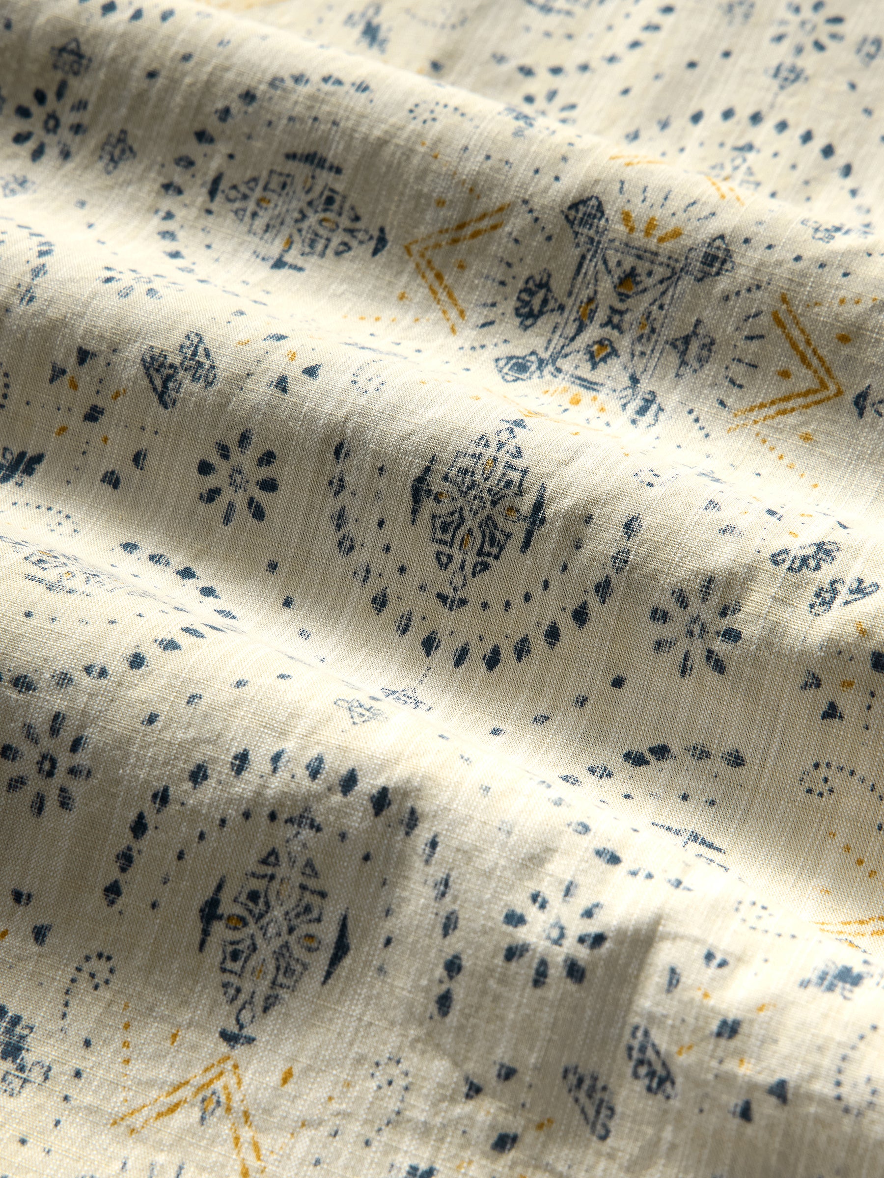 Reyn Spooner WANDERLUST BANDANA BUTTON FRONT in STONE