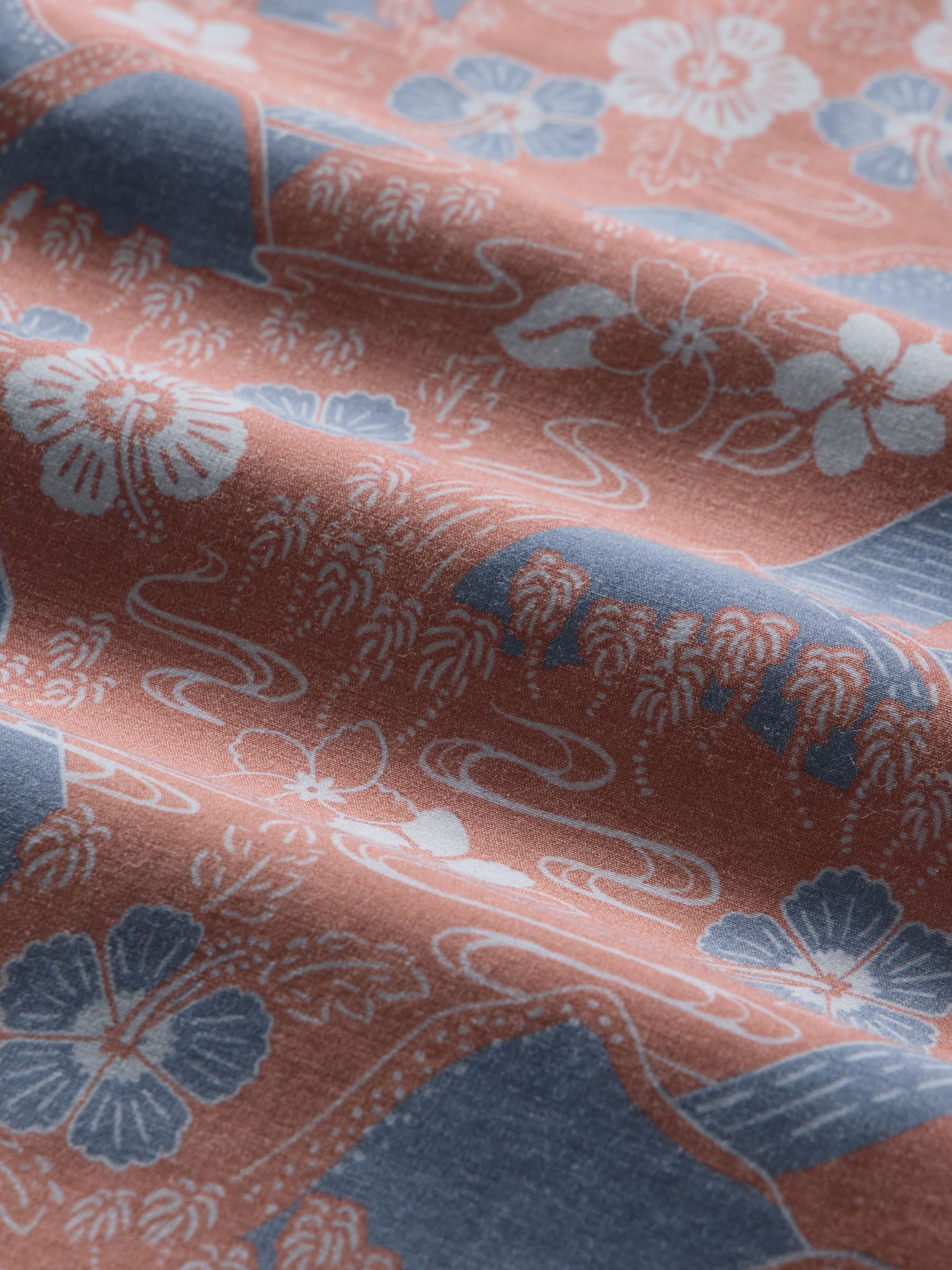 Reyn Spooner SAKURA FIELDS PERFORMANCE ALOHA SHIRT in DUSTY CEDAR