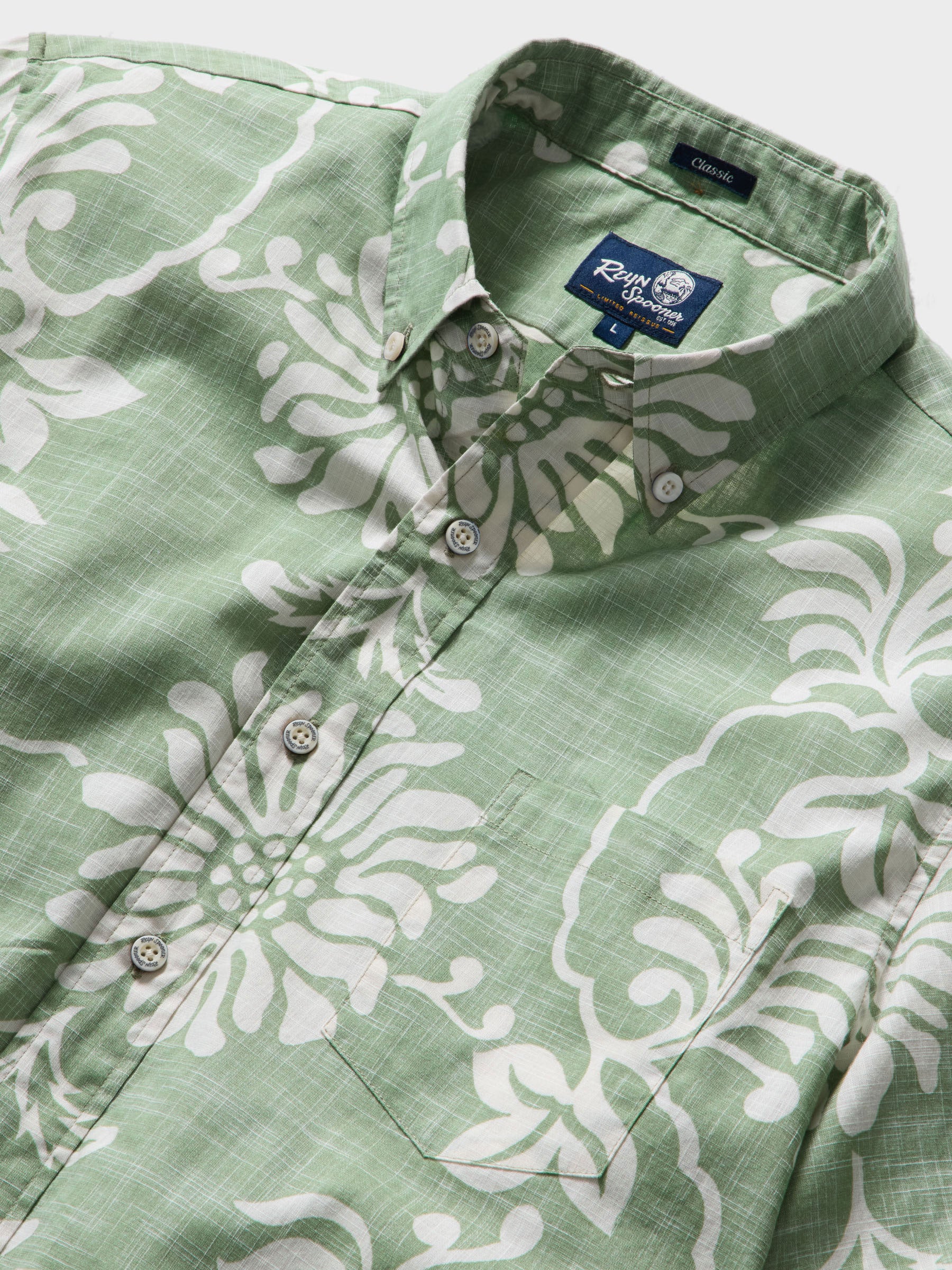 Reyn Spooner MATAHIVA BUTTON FRONT in JADE