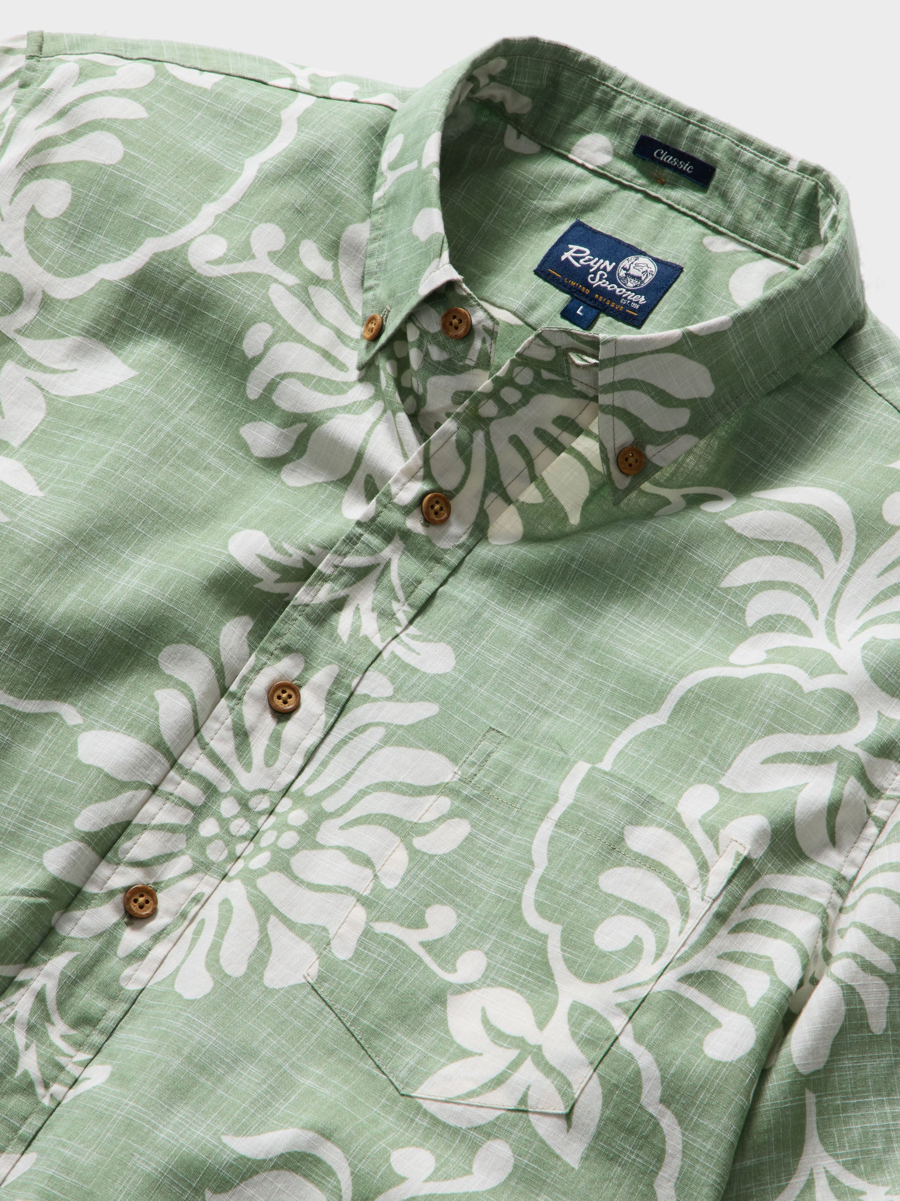 Reyn Spooner MATAHIVA BUTTON FRONT in JADE