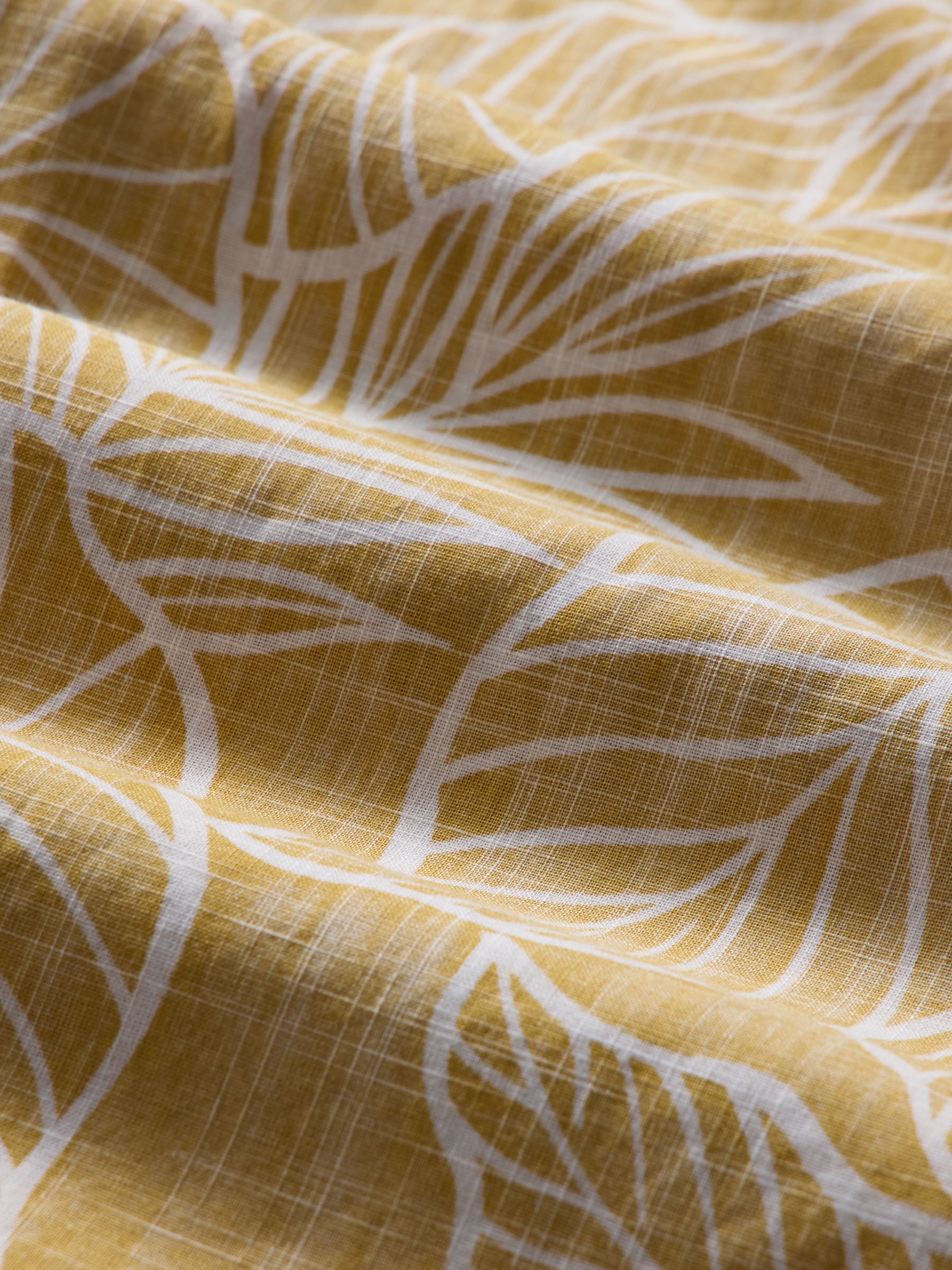 Reyn Spooner KALO LEAF BUTTON FRONT in GOLDEN