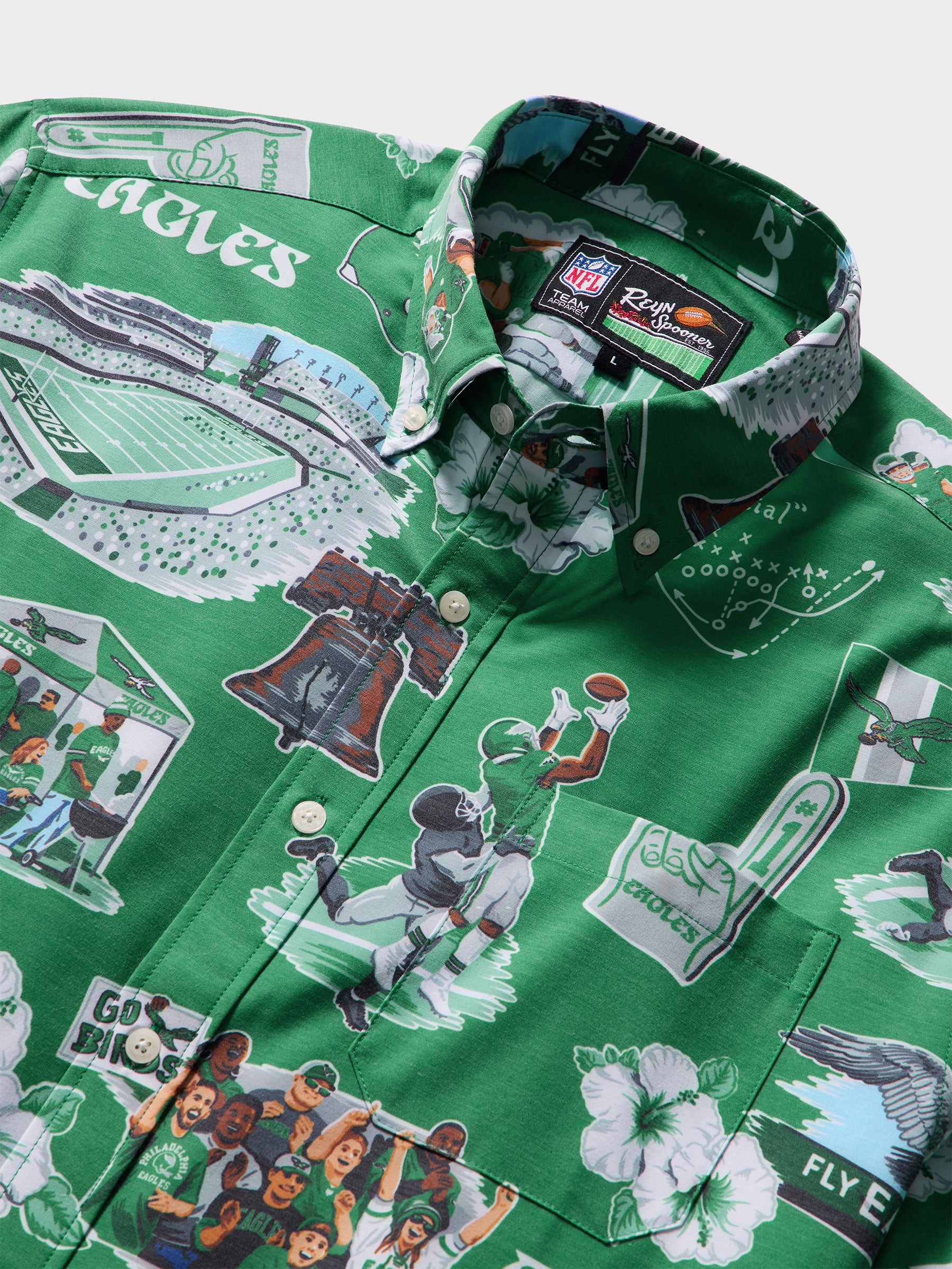 Reyn Spooner PHILADELPHIA EAGLES SCENIC PERFORMANCE ALOHA SHIRT in GREEN