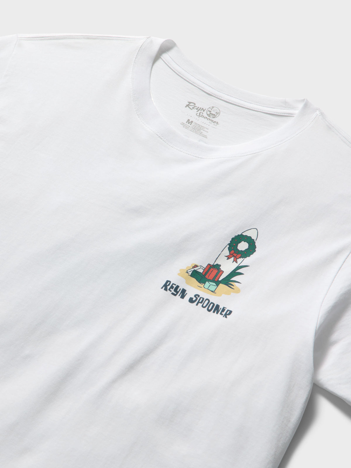 Reyn Spooner SANTA'S ISLAND SHACK GRAPHIC TEE in WHITE