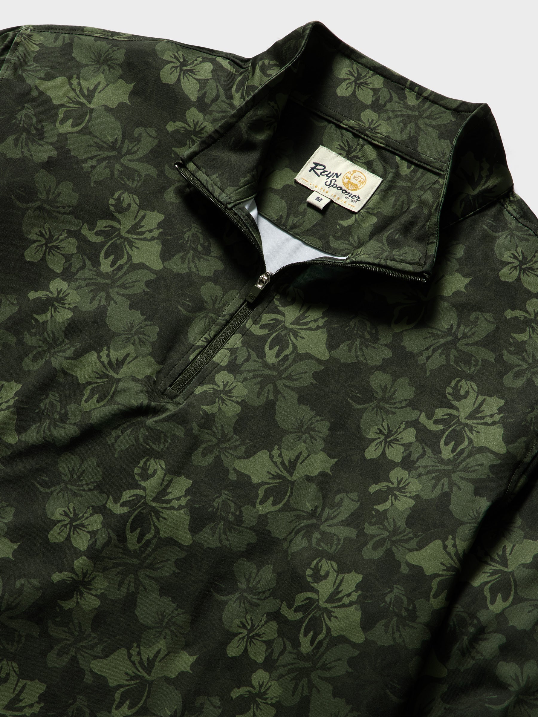 Reyn Spooner HIBISCUS CAMO PERFORMANCE QUARTER ZIP in OLIVE