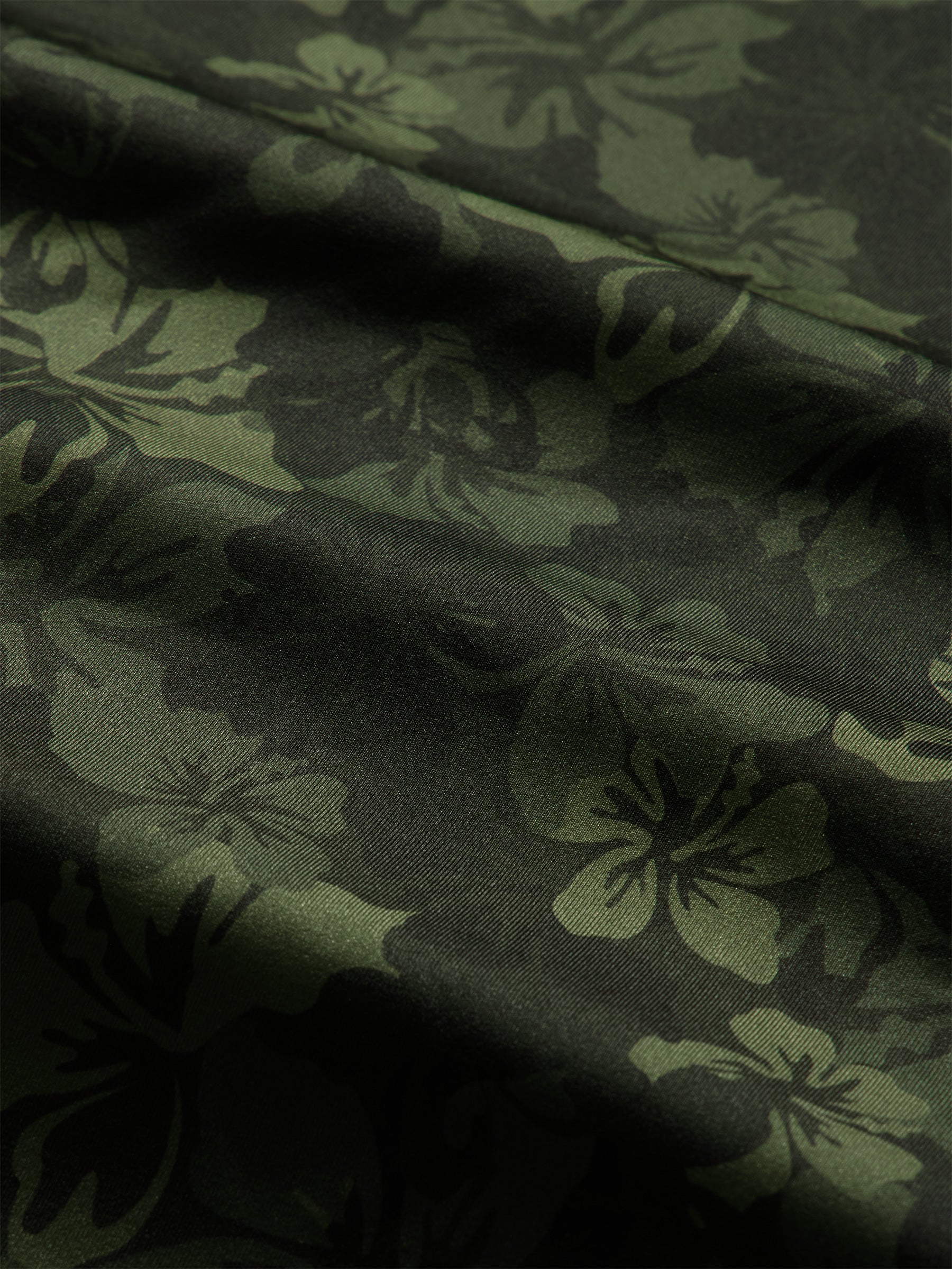 Reyn Spooner HIBISCUS CAMO PERFORMANCE QUARTER ZIP in OLIVE