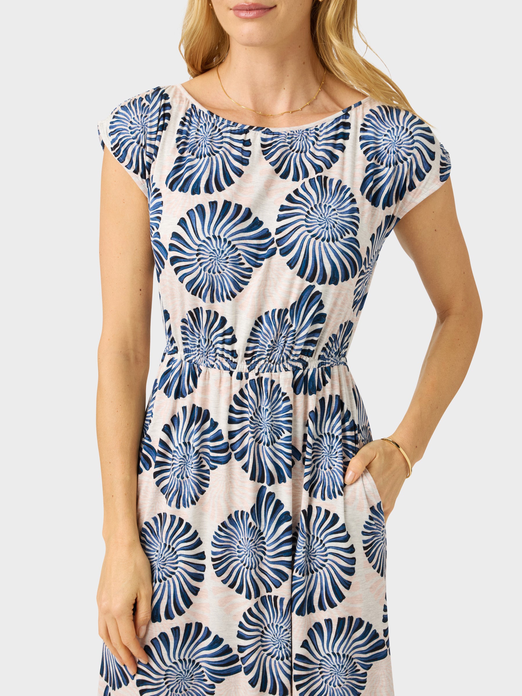 Reyn Spooner NAUTILUS SWIRL ROSY DRESS in OFF WHITE