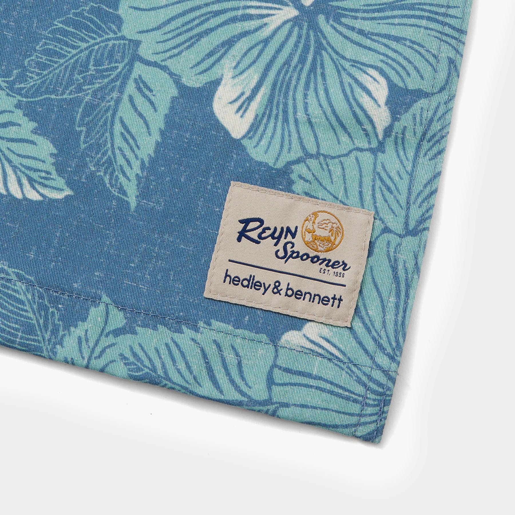 Reyn Spooner ALOHA BISCUS HEDLEY & BENNETT ESSENTIAL APRON in BLUE HORIZON