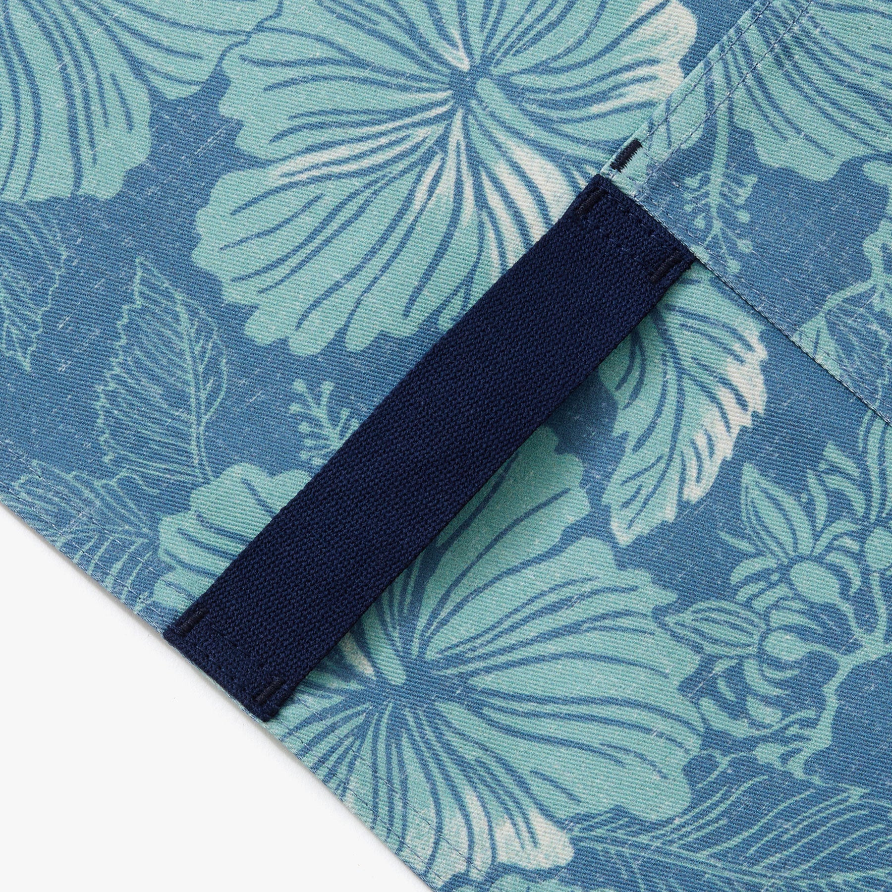 Reyn Spooner ALOHA BISCUS HEDLEY & BENNETT ESSENTIAL APRON in BLUE HORIZON