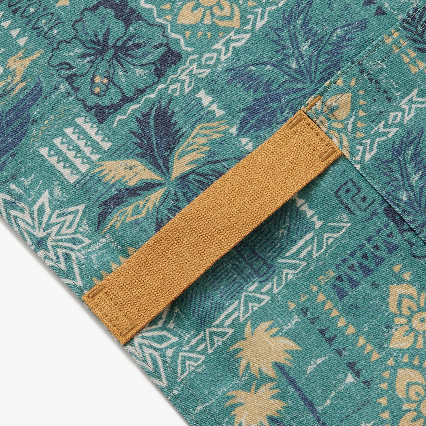 Reyn Spooner TAPA MONTAGE HEDLEY & BENNETT ESSENTIAL APRON in SAGEBRUSH