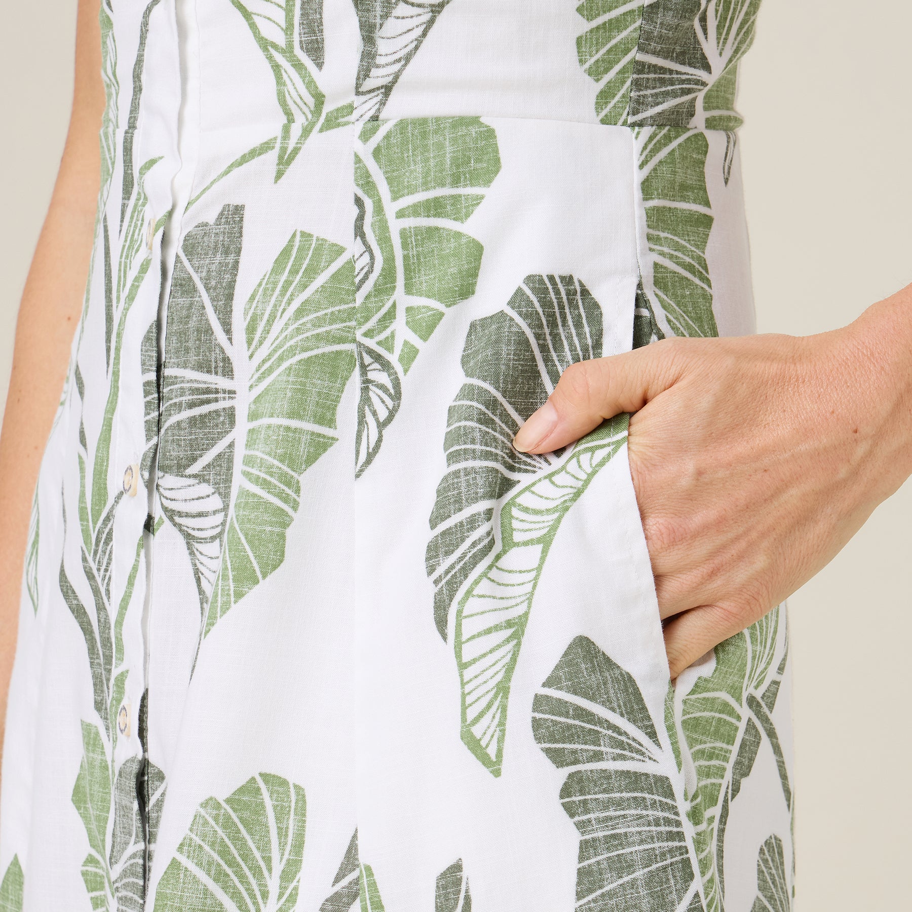 Reyn Spooner TRAILING TARO RILEY DRESS in WHITE