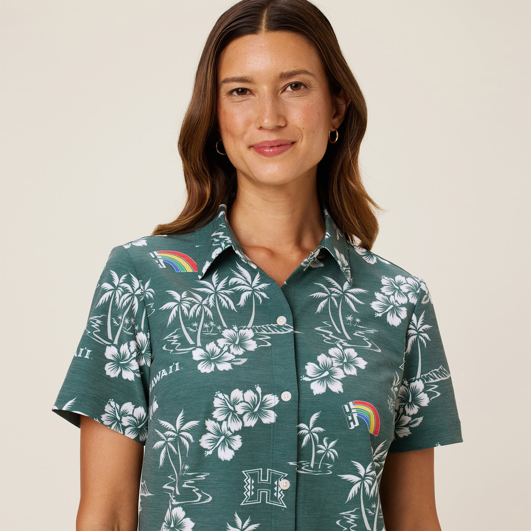 Reyn Spooner WOMEN'S UNIVERSITY OF HAWAI'I GAME DAY PERFORMANCE BUTTON FRONT in GREEN