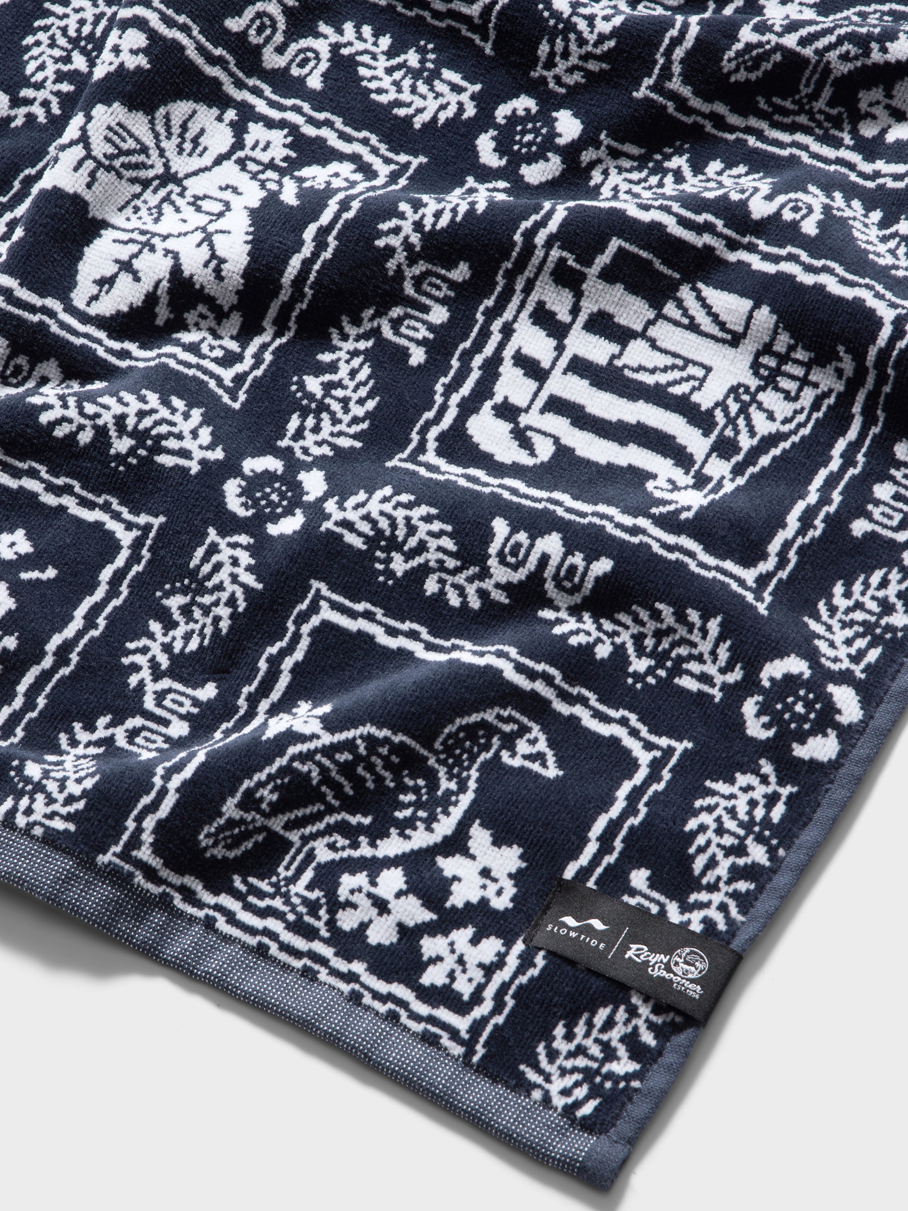 Reyn Spooner SLOWTIDE LAHAINA SAILOR PREMIUM WOVEN TOWEL in NAVY