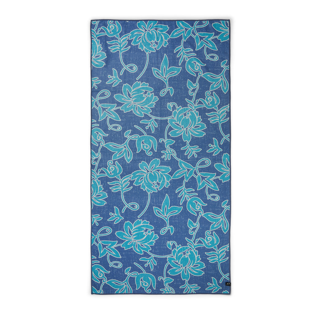 Reyn Spooner SLOWTIDE CLASSIC PAREAU PERFORMANCE QUICK-DRY TOWEL in BLUE HORIZON