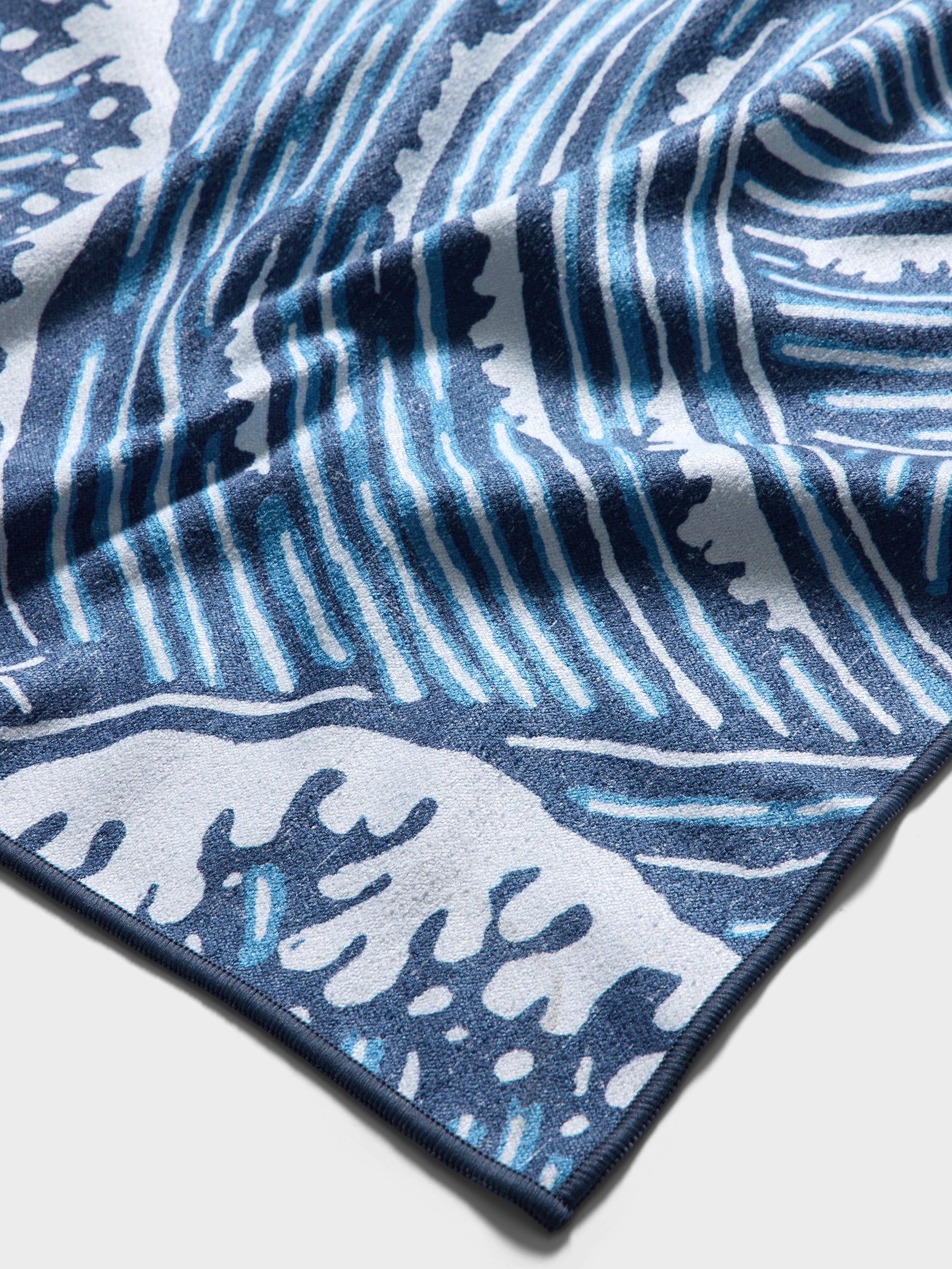 SUPER SWELLS PERFORMANCE QUICK-DRY BEACH TOWEL | Reyn Spooner