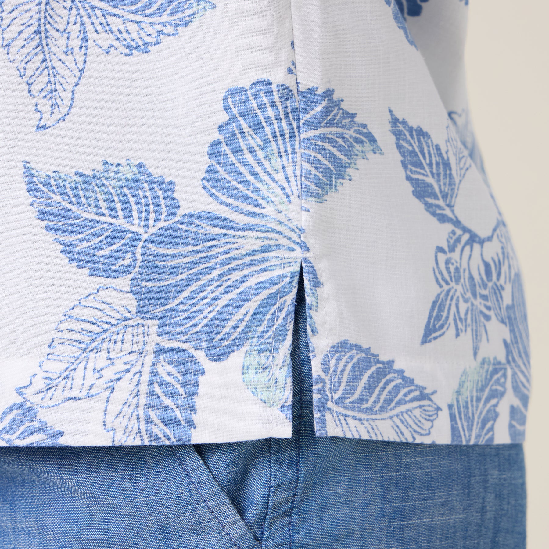 Reyn Spooner ALOHA BISCUS ABBY TOP in WHITE