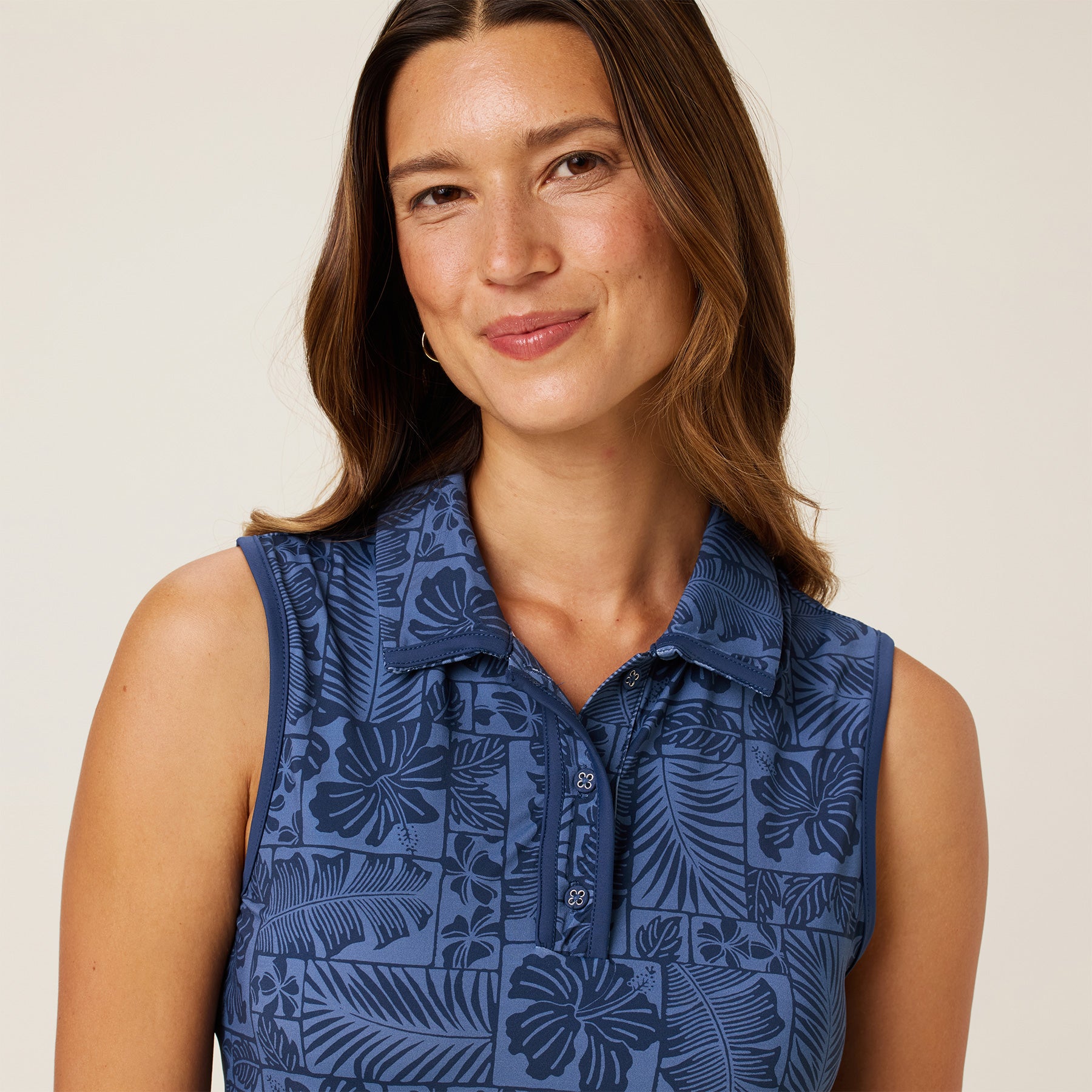 Reyn Spooner FLORAL FRAMES IVY PERFORMANCE TOP in NAVY