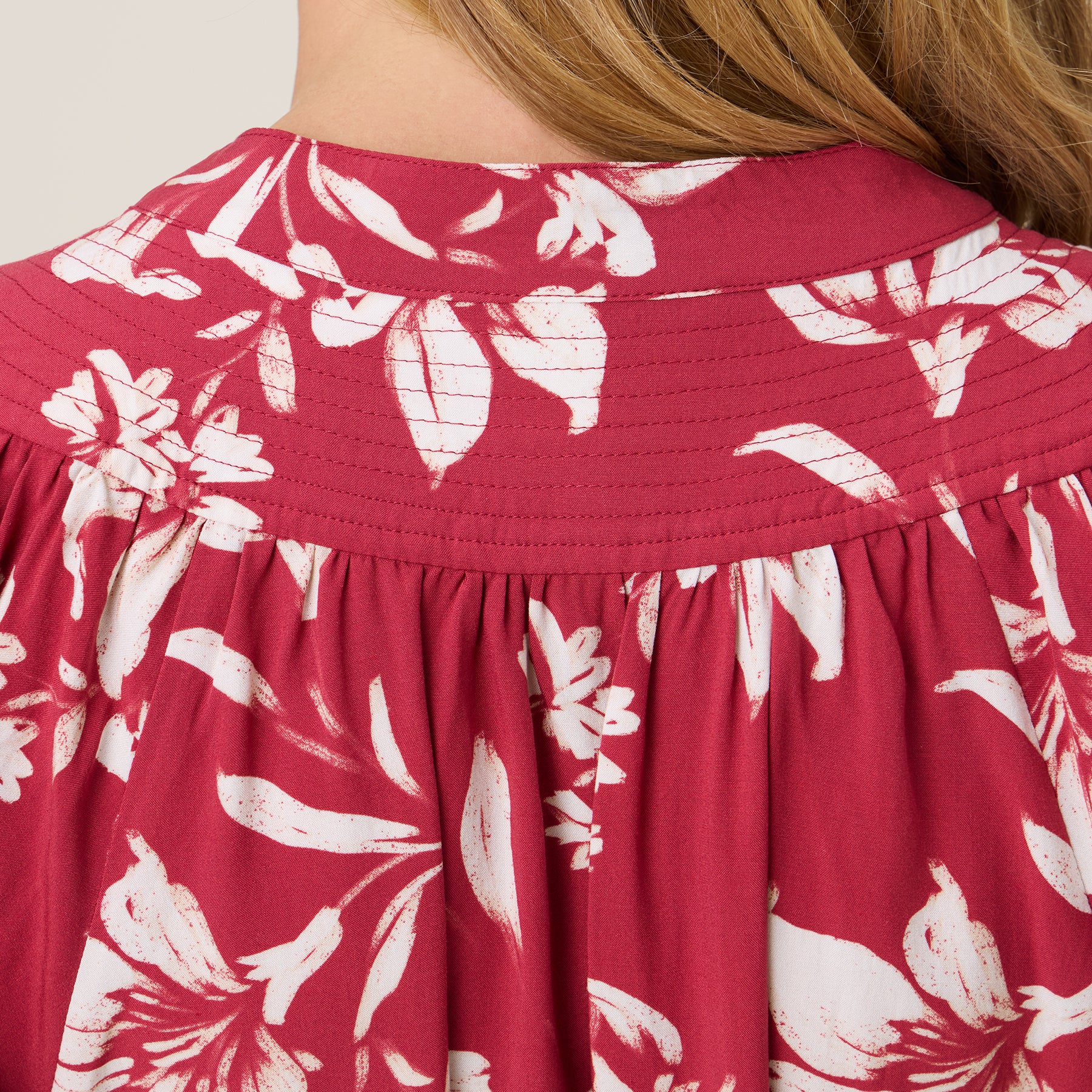 Reyn Spooner GILD THE LILY FREYA DRESS in EMBOLDENED