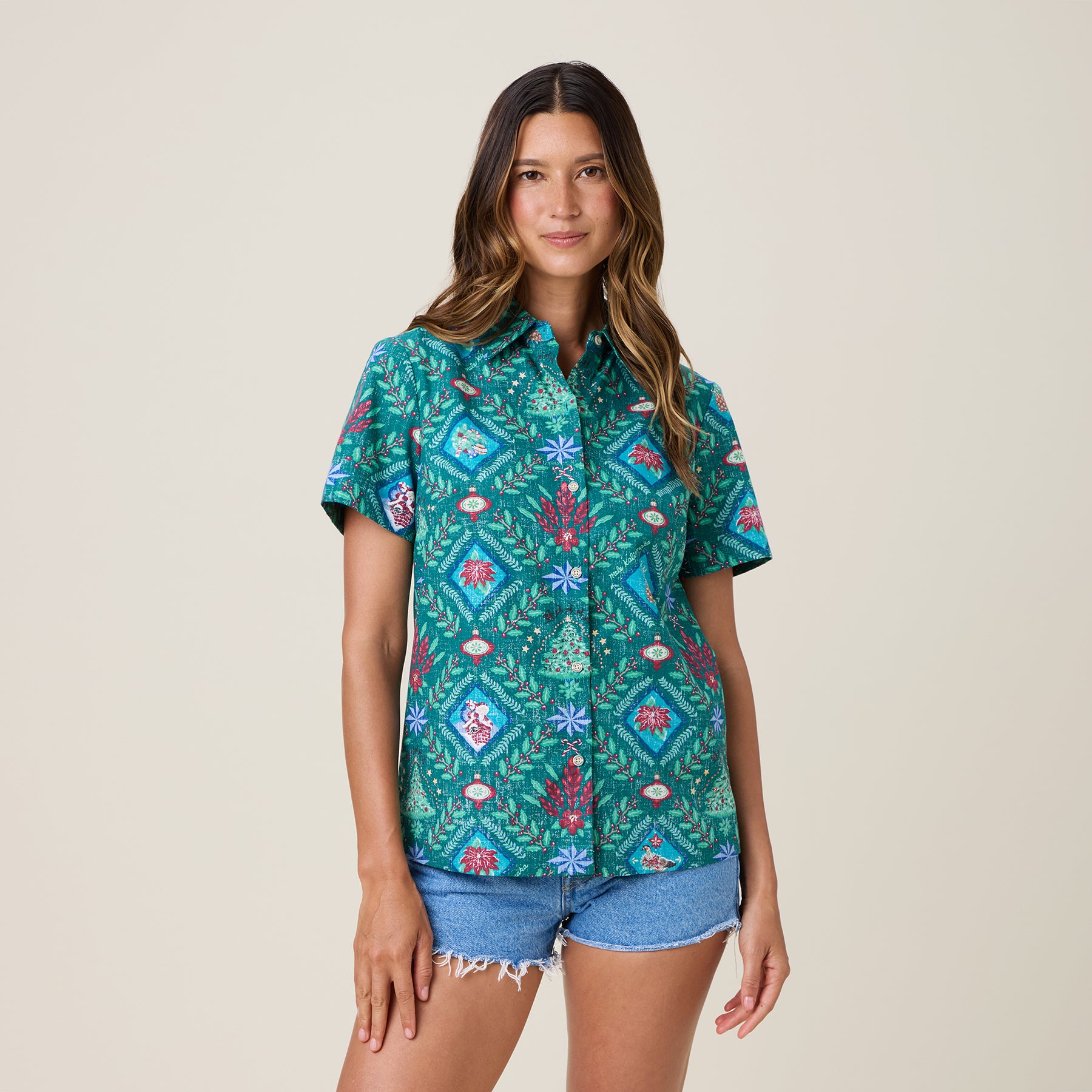 Reyn Spooner HAWAIIAN CHRISTMAS 2025 ABBY TOP in EVERGREEN