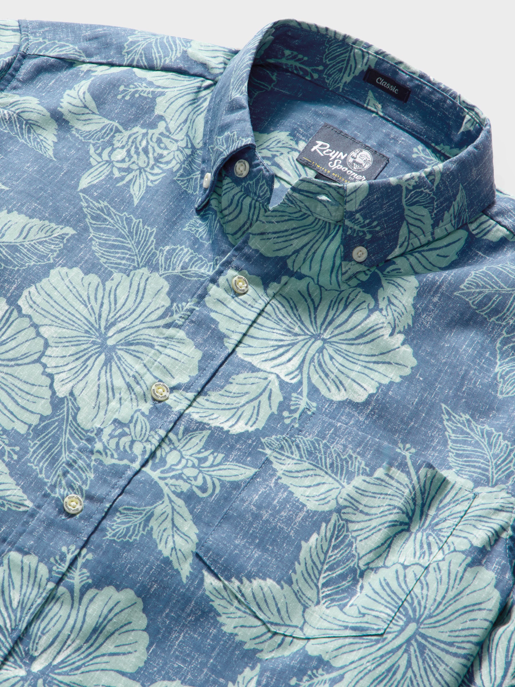 Reyn Spooner ALOHA BISCUS BUTTON FRONT in BLUE HORIZON