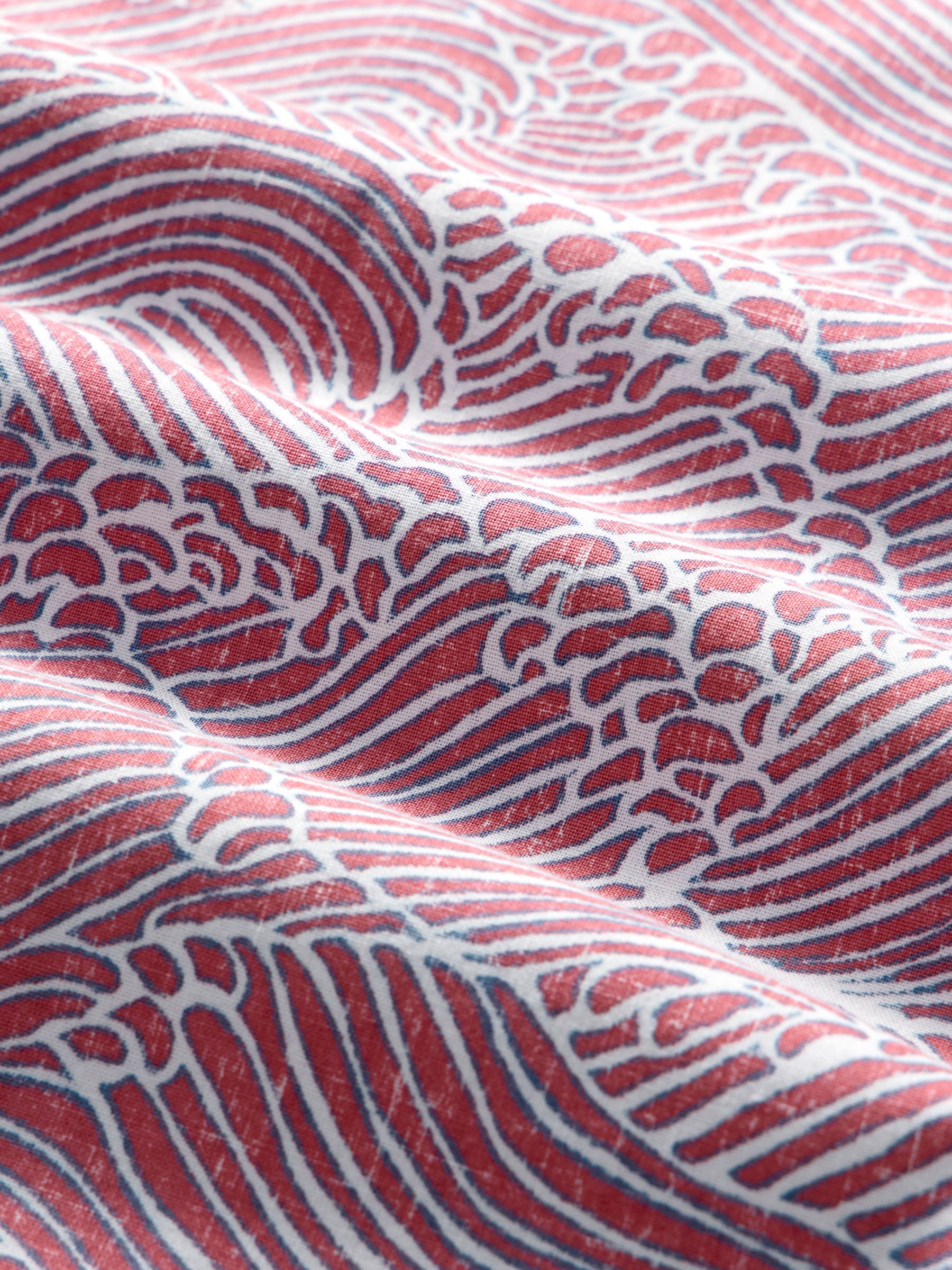 Reyn Spooner MOLOKAI CHANNEL BUTTON FRONT in VINTAGE RED
