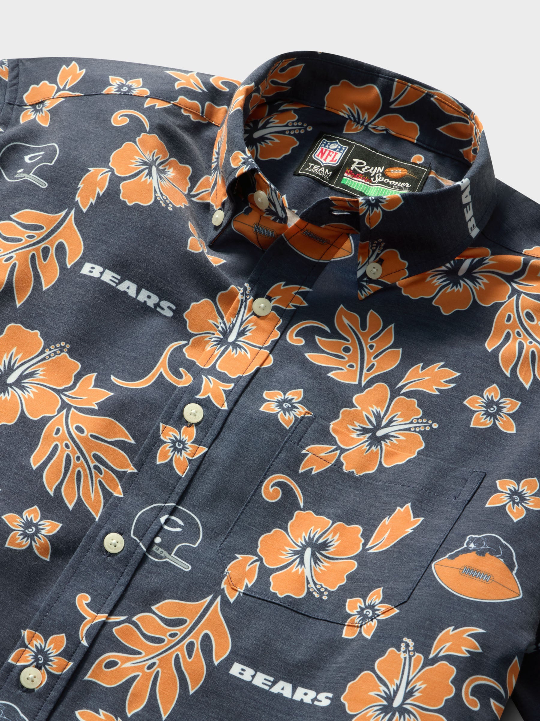 Reyn Spooner CHICAGO BEARS THROWBACK PERFORMANCE ALOHA SHIRT in NAVY