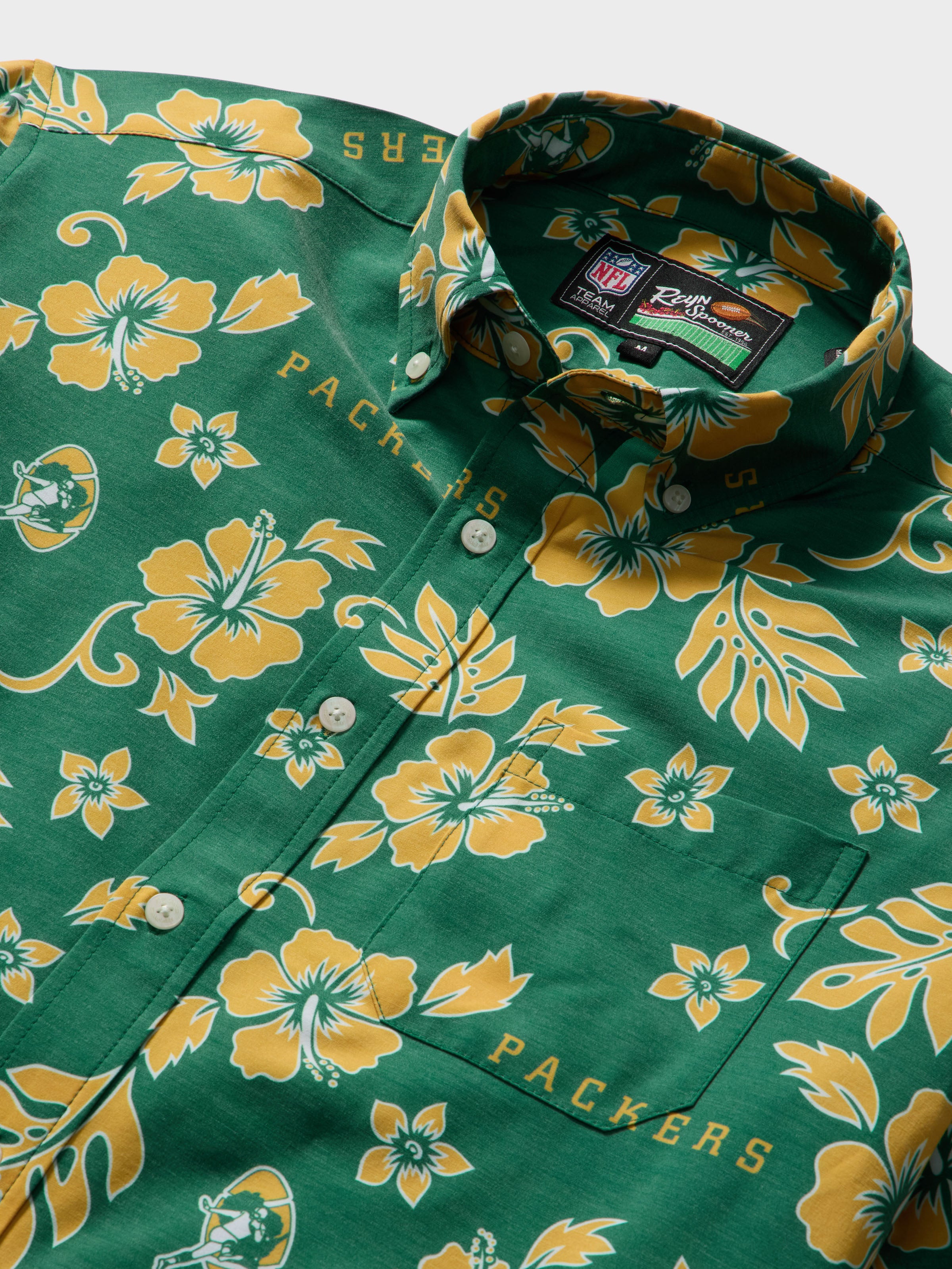 Reyn Spooner GREEN BAY PACKERS THROWBACK PERFORMANCE ALOHA SHIRT in GREEN