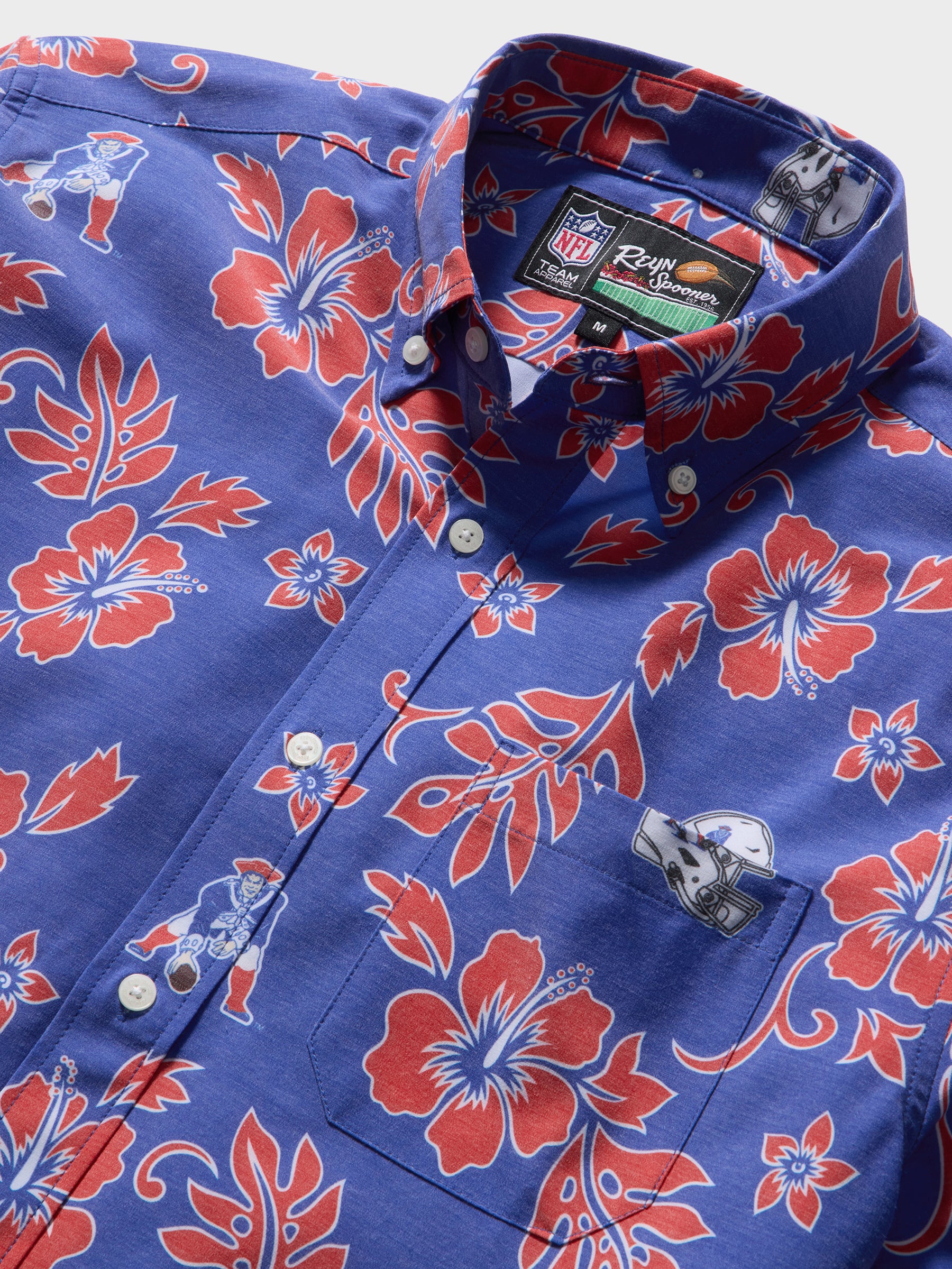 Reyn Spooner NEW ENGLAND PATRIOTS THROWBACK PERFORMANCE ALOHA SHIRT in BLUE