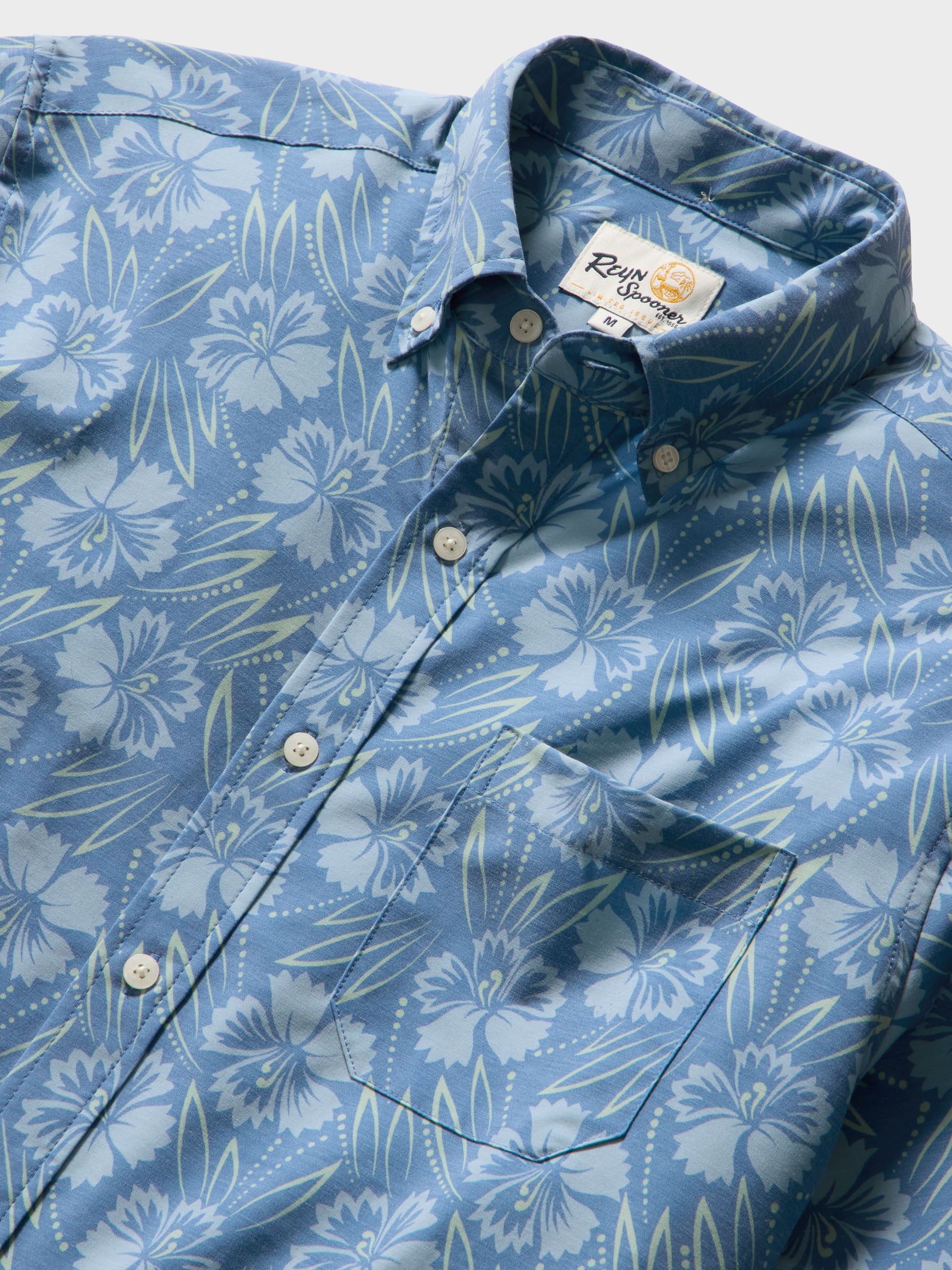 Reyn Spooner BLOSSOM HARMONY PERFORMANCE ALOHA SHIRT in MOONLIGHT BLUE