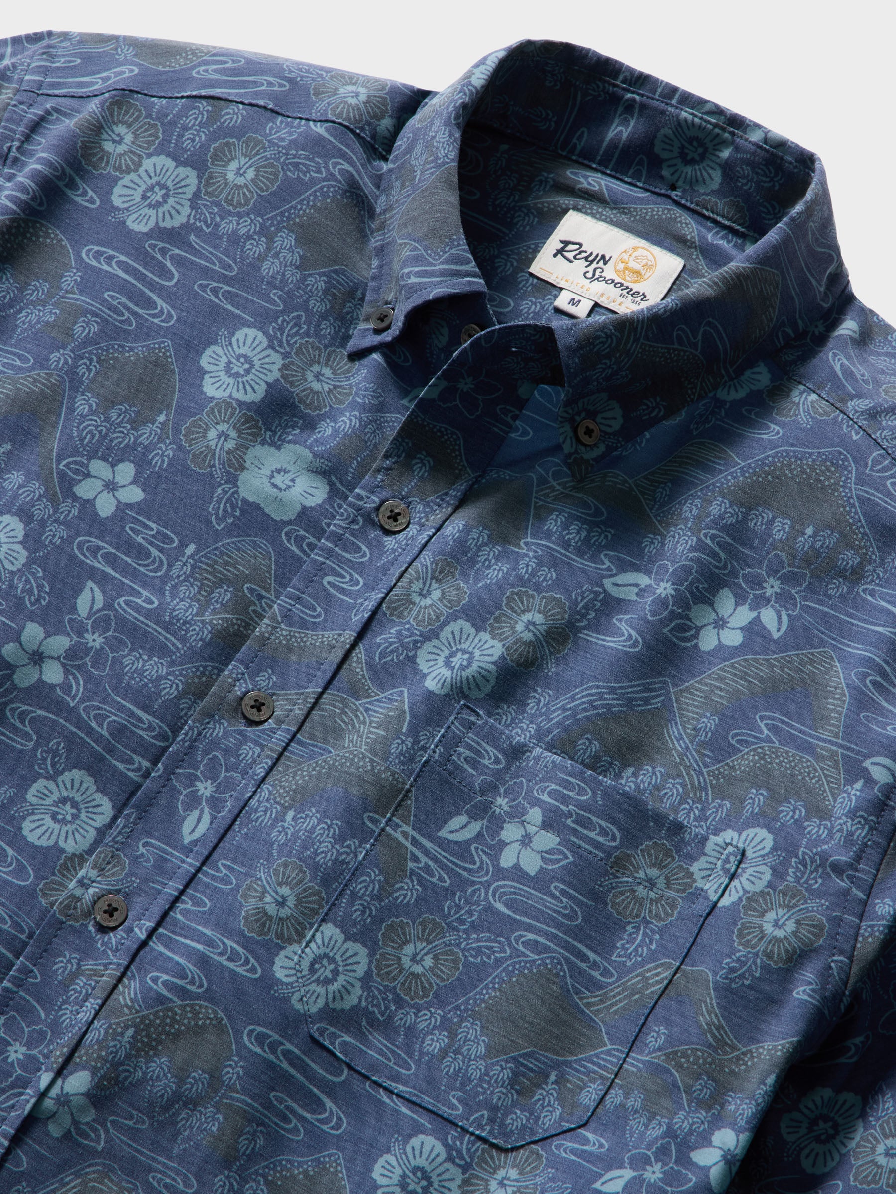 Reyn Spooner SAKURA FIELDS PERFORMANCE ALOHA SHIRT in NAVY