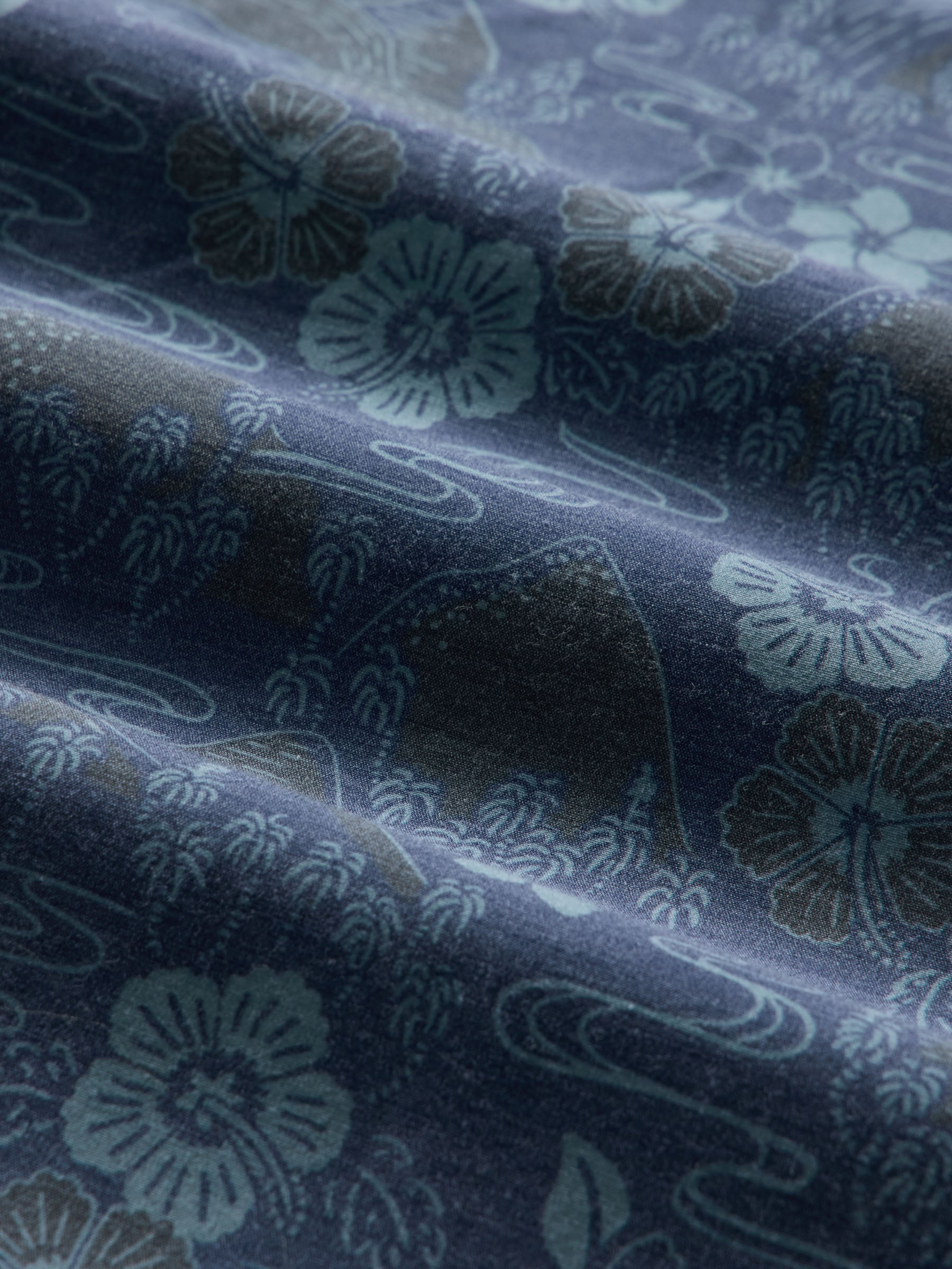Reyn Spooner SAKURA FIELDS PERFORMANCE ALOHA SHIRT in NAVY