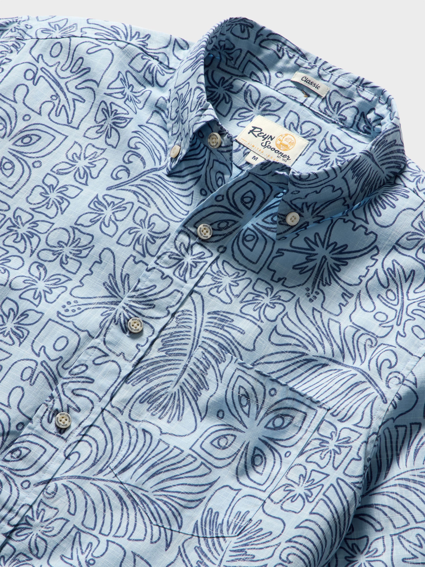 Reyn Spooner RETRO TAPA BUTTON FRONT in CHAMBRAY