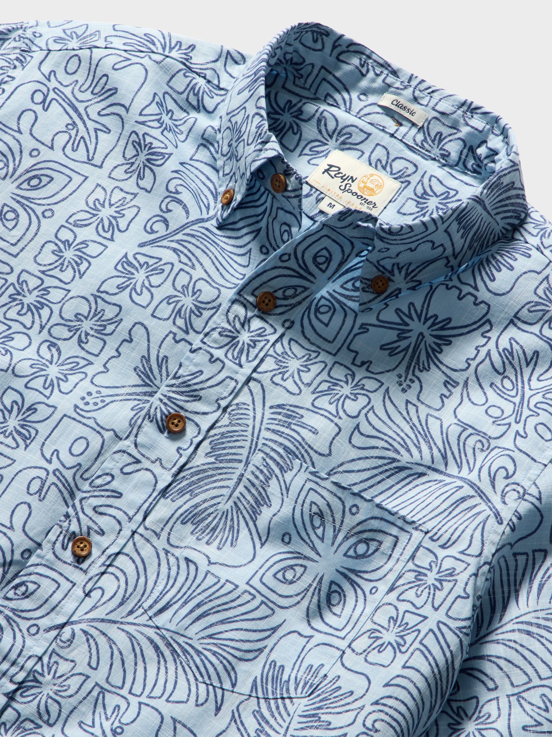 Reyn Spooner RETRO TAPA BUTTON FRONT in CHAMBRAY