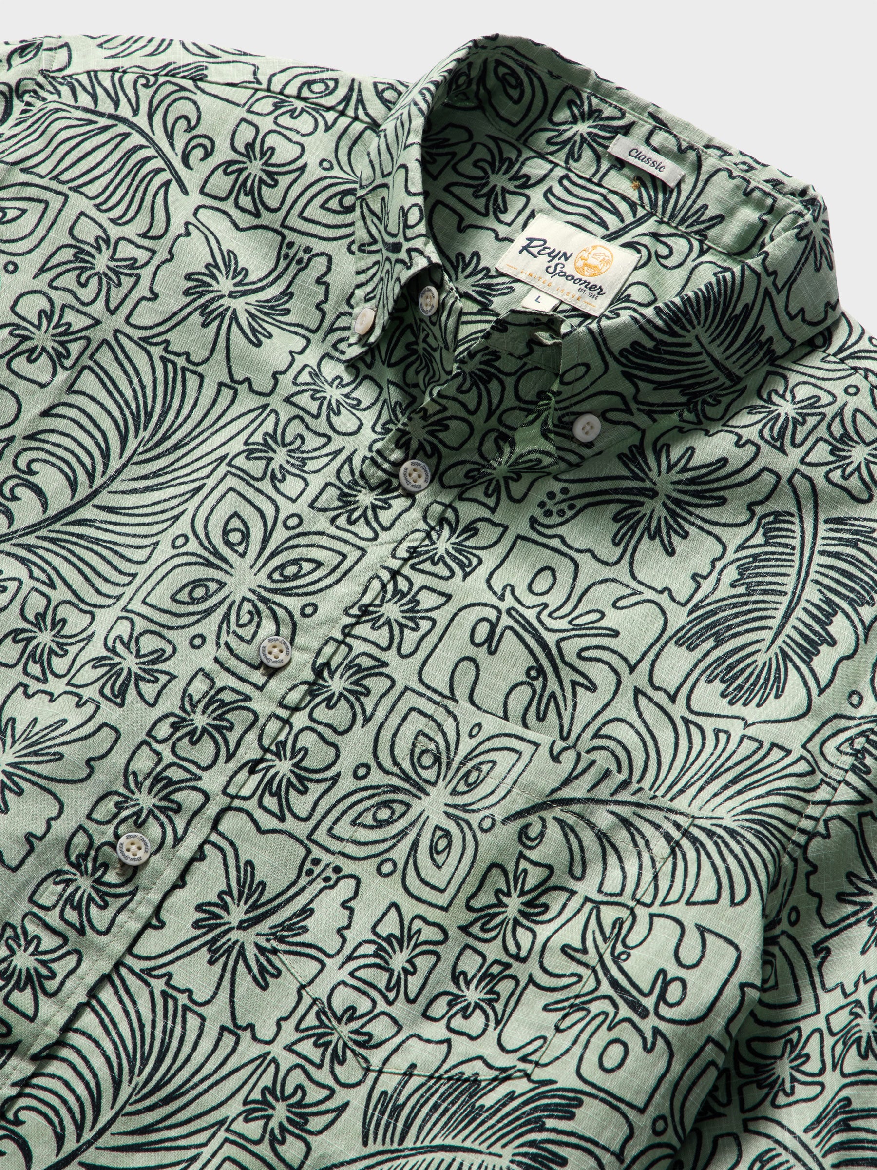 Reyn Spooner RETRO TAPA BUTTON FRONT in GREEN