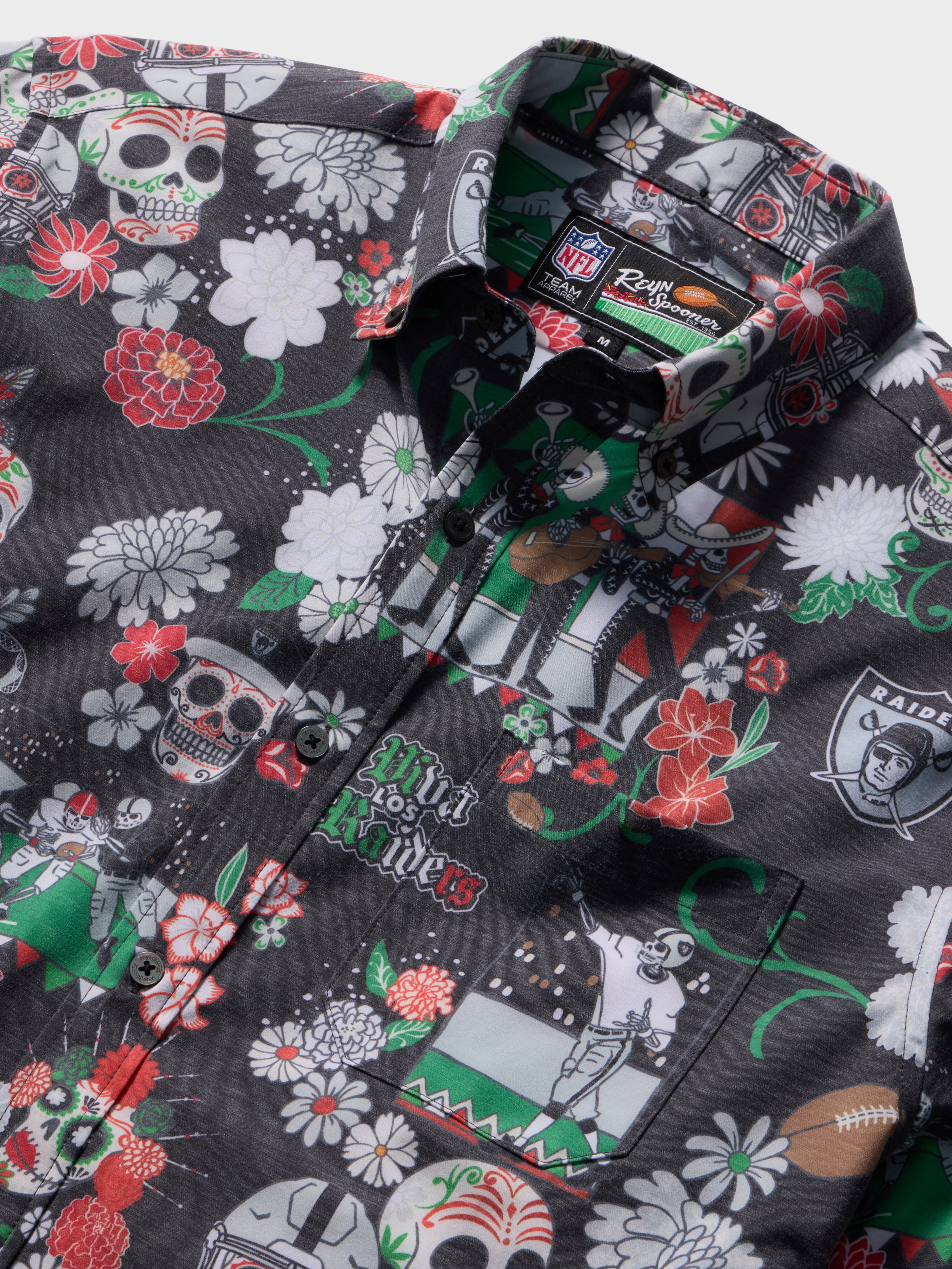 Reyn Spooner LAS VEGAS RAIDERS DÍA DE LOS MUERTOS PERFORMANCE ALOHA SHIRT in BLACK