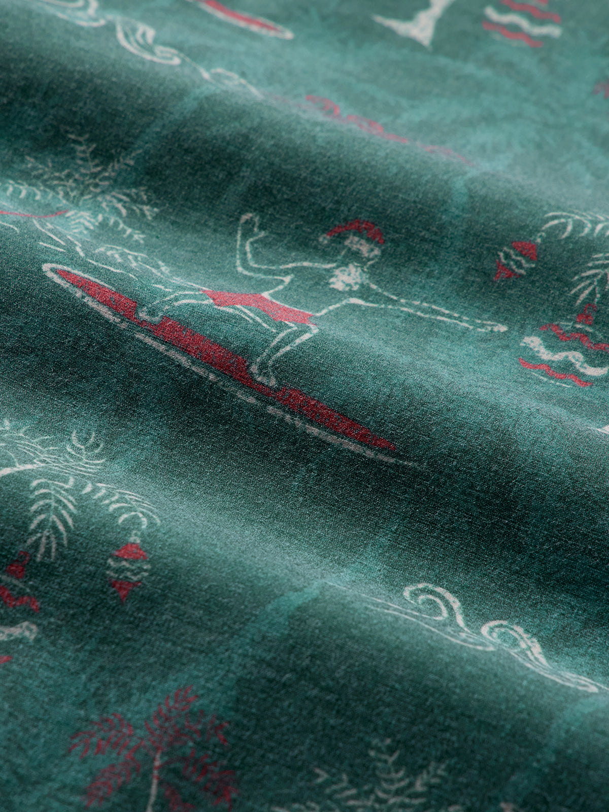 Reyn Spooner SURFIN' SANTA PERFORMANCE ALOHA SHIRT in PINE
