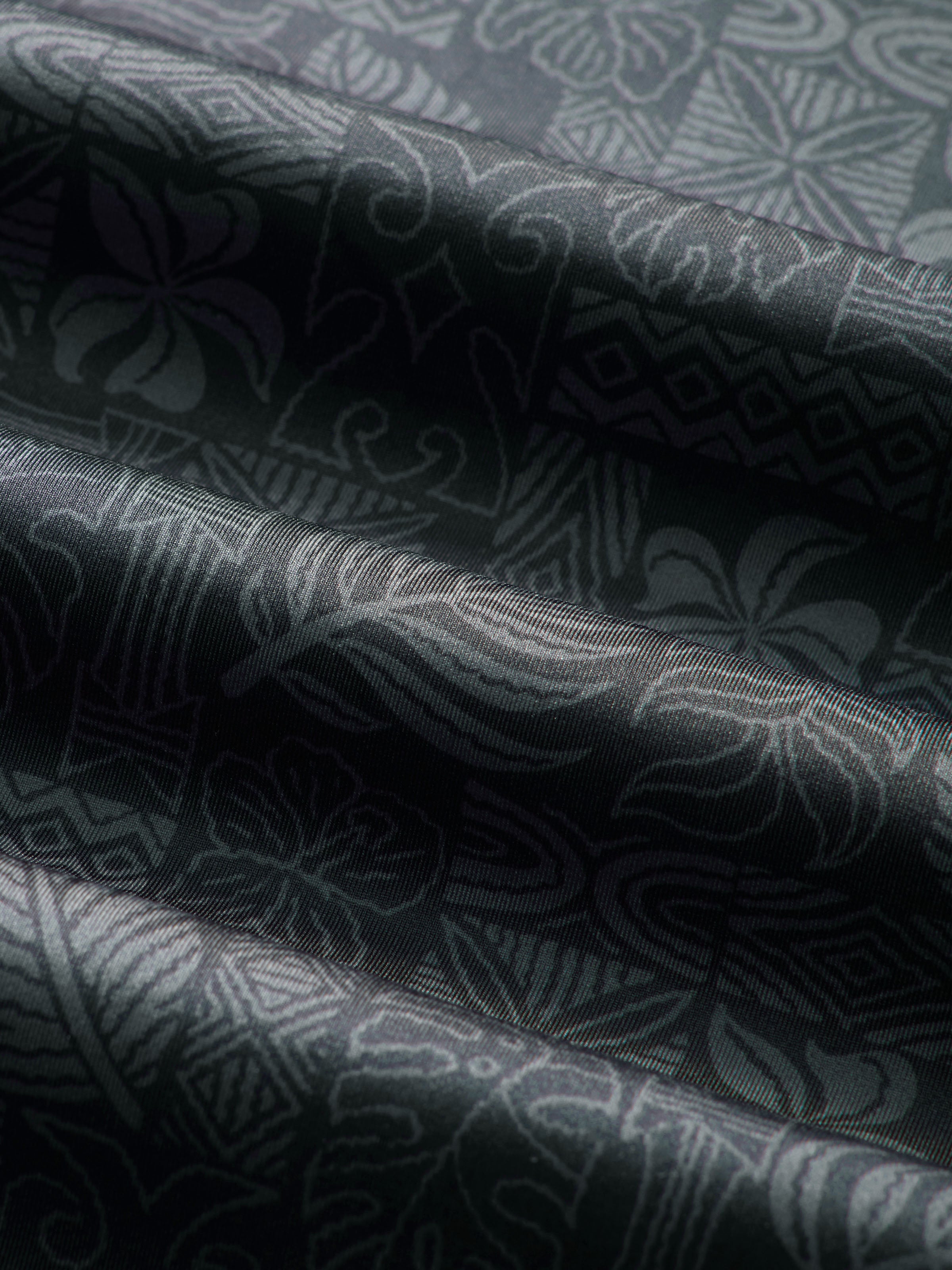 Reyn Spooner MLB® CHICAGO CUBS QUARTER ZIP in SOUTH PACIFIC TAPA - BLACK