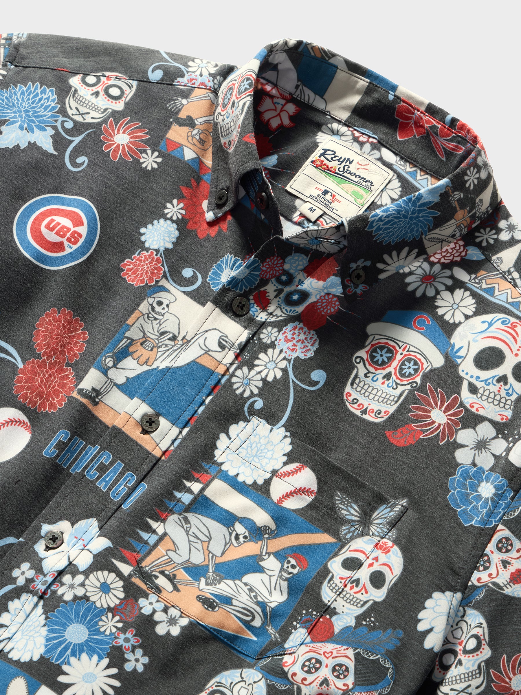 Reyn Spooner MLB® CHICAGO CUBS DÍA DE LOS MUERTOS PERFORMANCE ALOHA SHIRT in BLACK