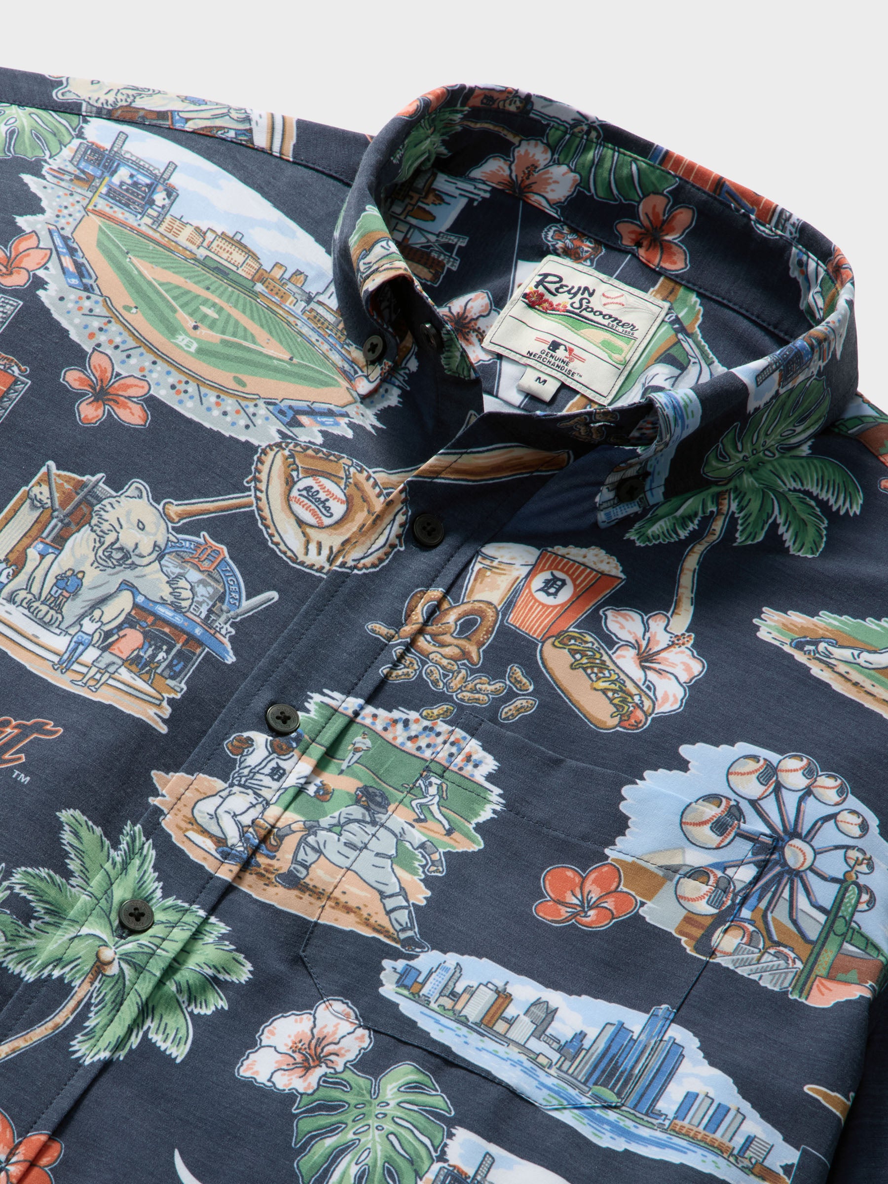 Reyn Spooner MLB® DETROIT TIGERS SCENIC PERFORMANCE ALOHA SHIRT in NAVY