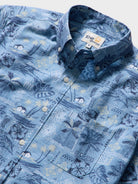 Reyn Spooner TAPA MONTAGE PERFORMANCE BUTTON FRONT in BLUE