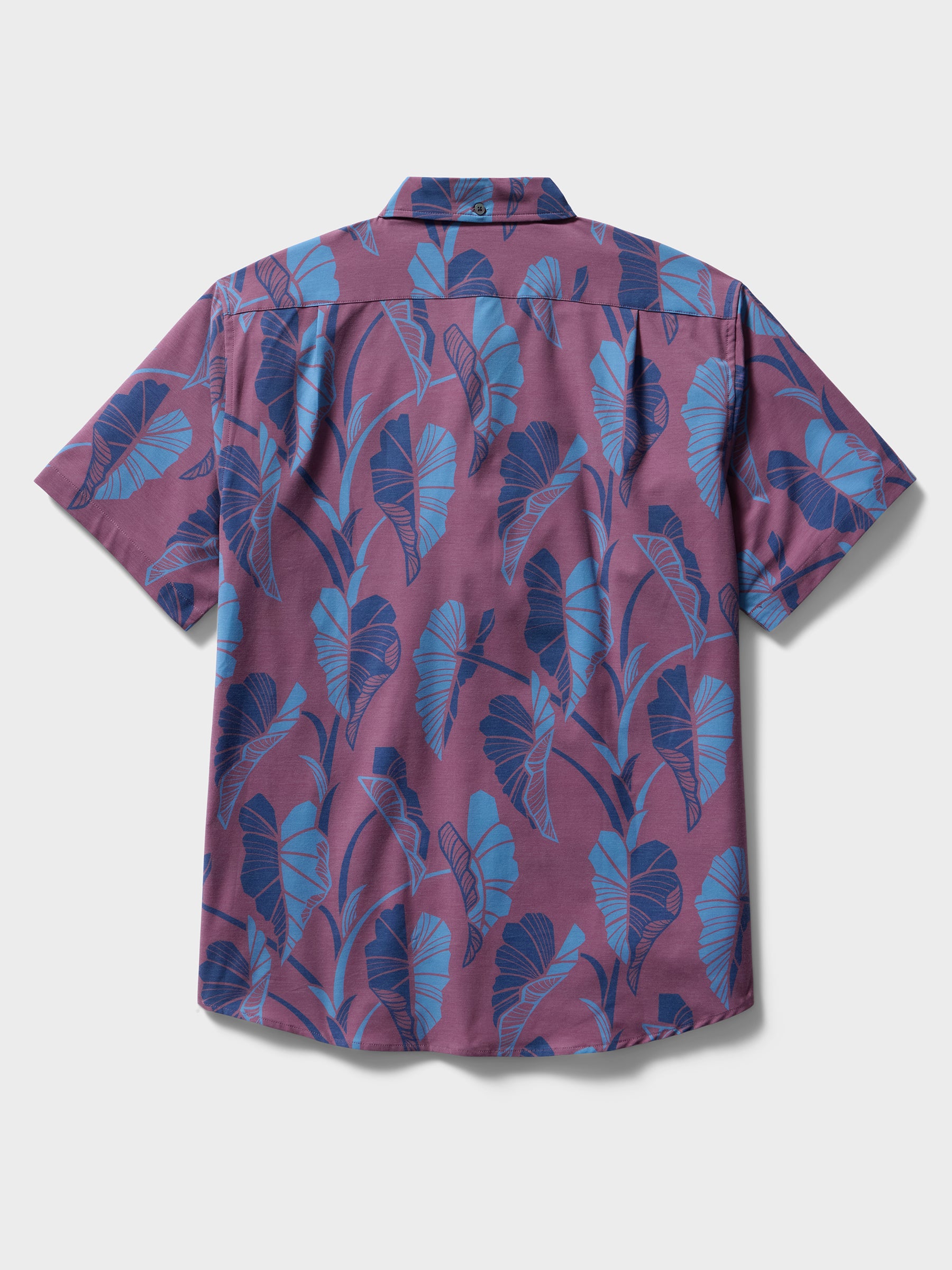 Reyn Spooner TRAILING TARO PERFORMANCE BUTTON FRONT in BERRY