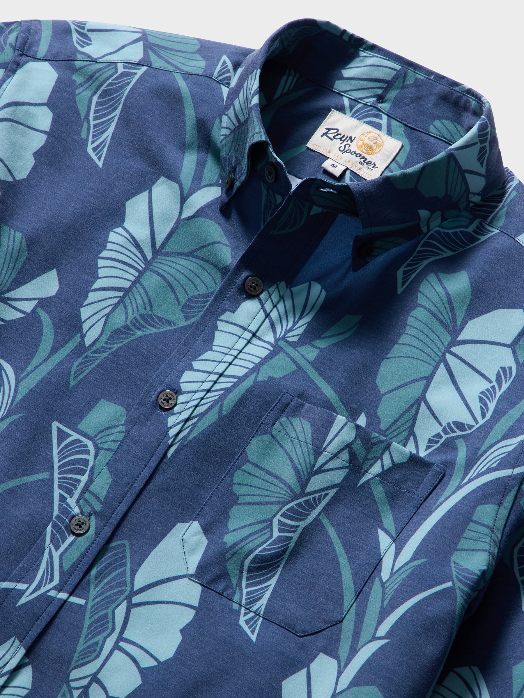 Reyn Spooner TRAILING TARO PERFORMANCE BUTTON FRONT in NAVY
